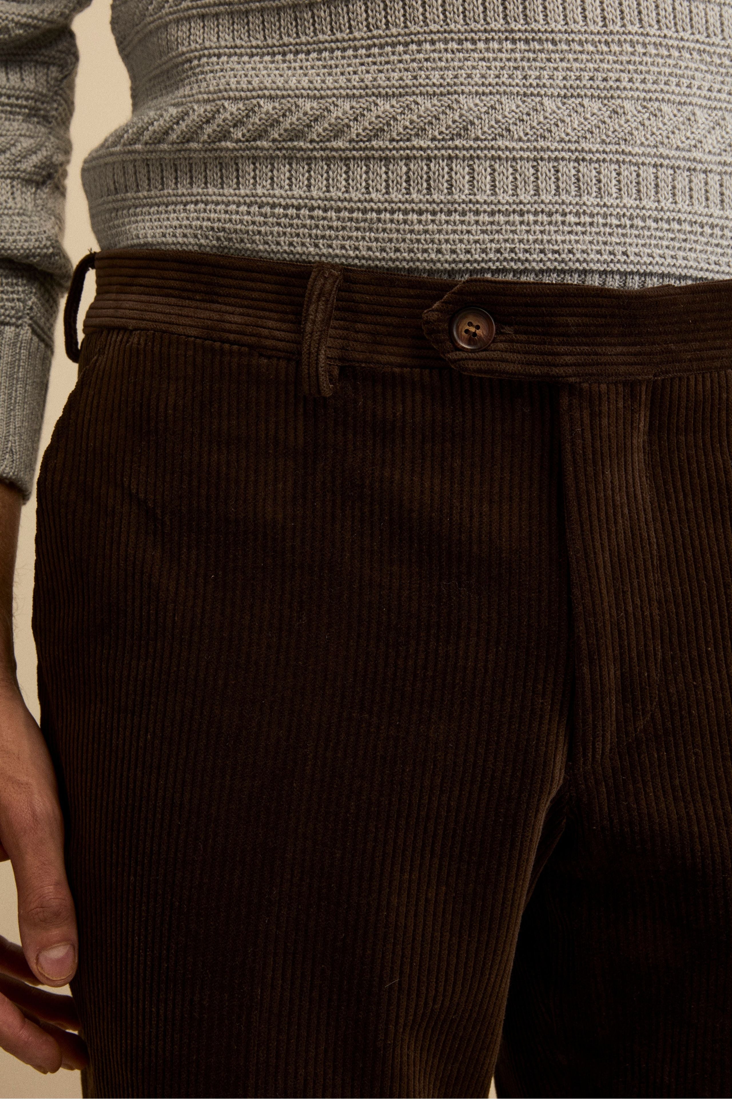 Pantalone Chino in Velluto Comfort Fit - MARRONE