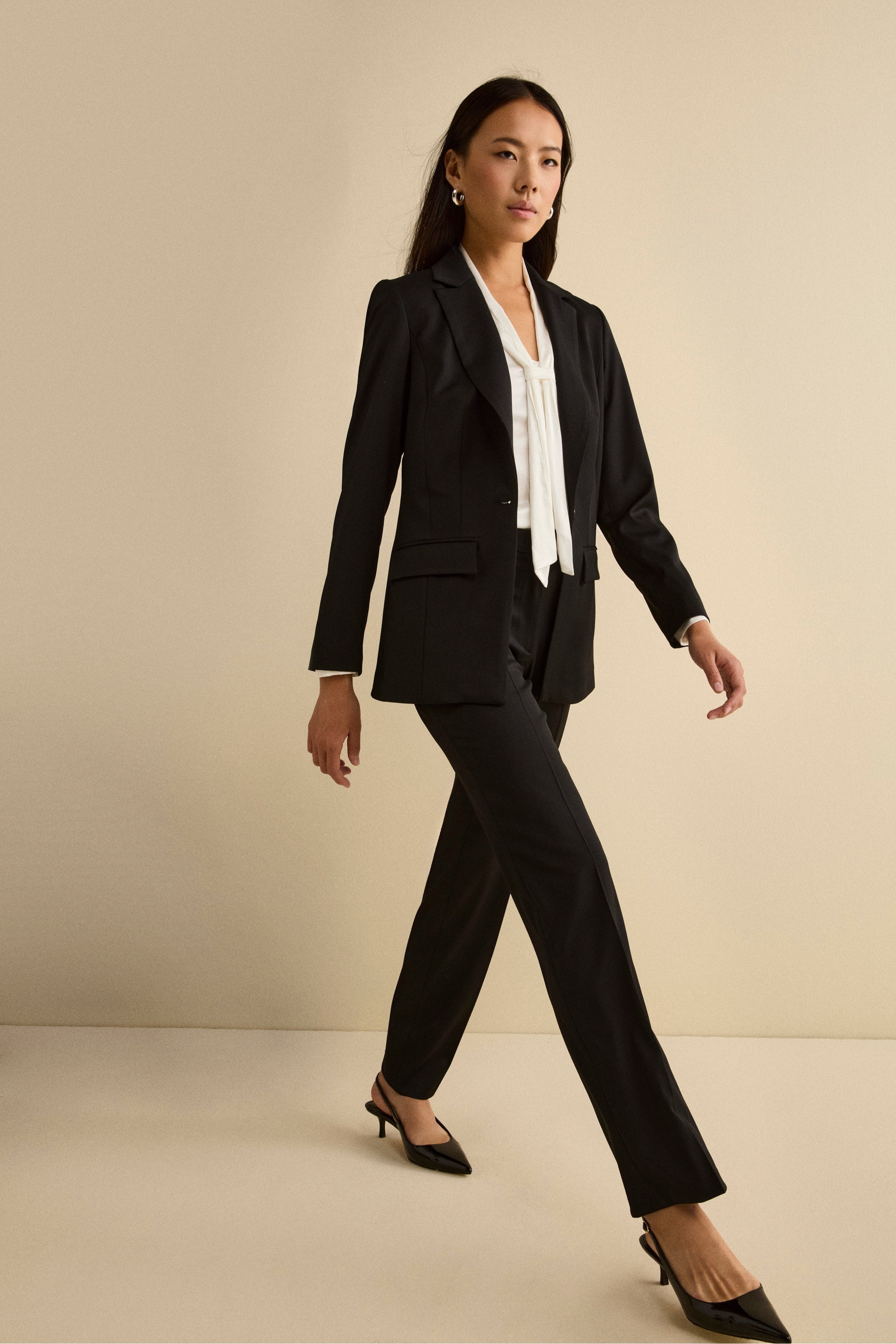 Tailleur Monopetto con Revers Classico in Lana Vergine - NERO