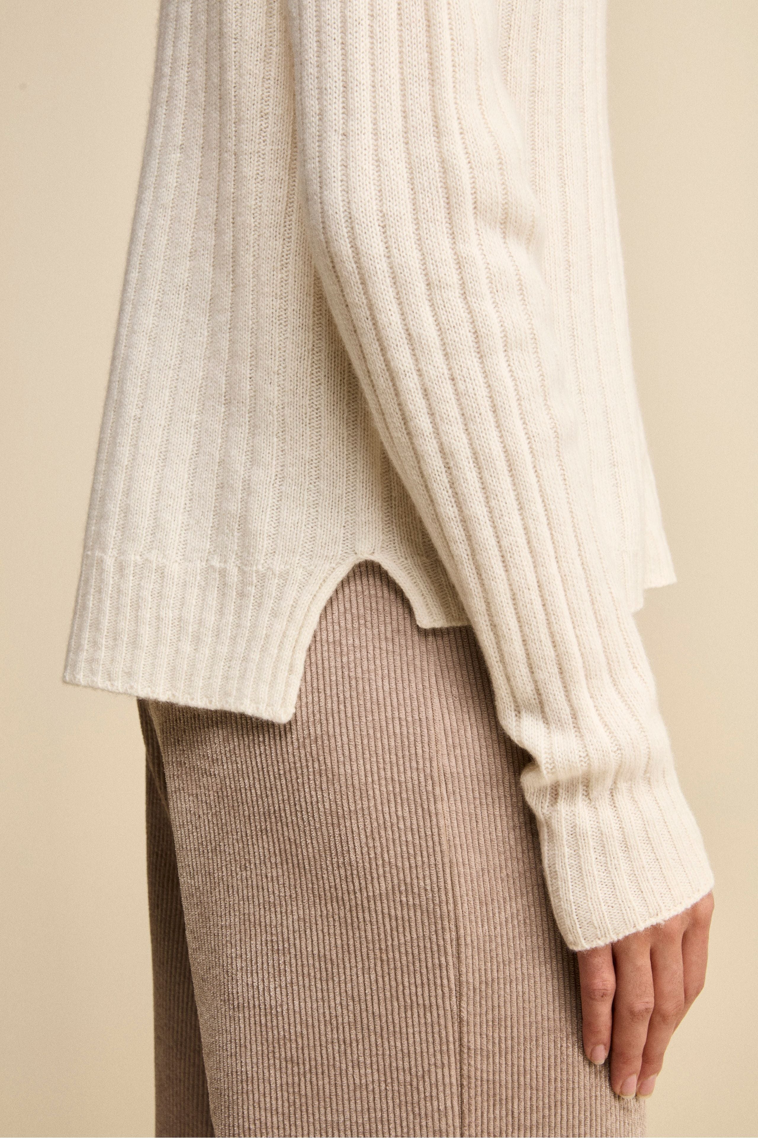 Dolcevita in Lana e Cashmere con Treccia - LATTE