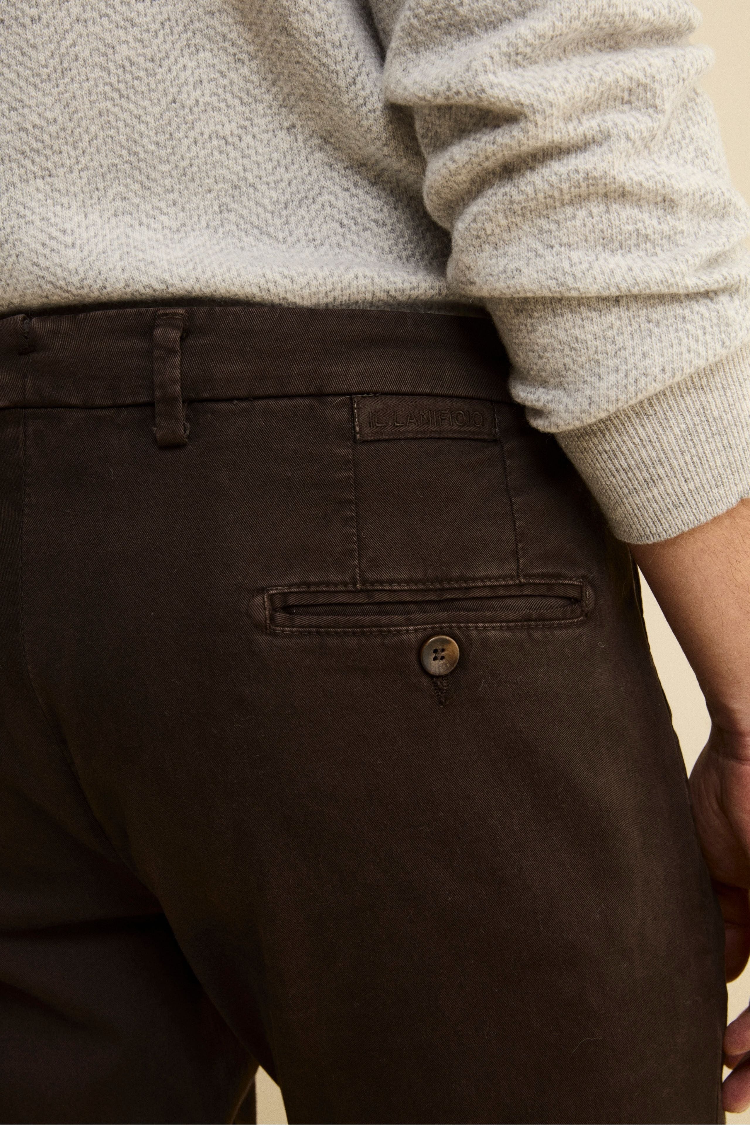 Pantalone Slim Fit in Gabardina Stretch - MARRONE