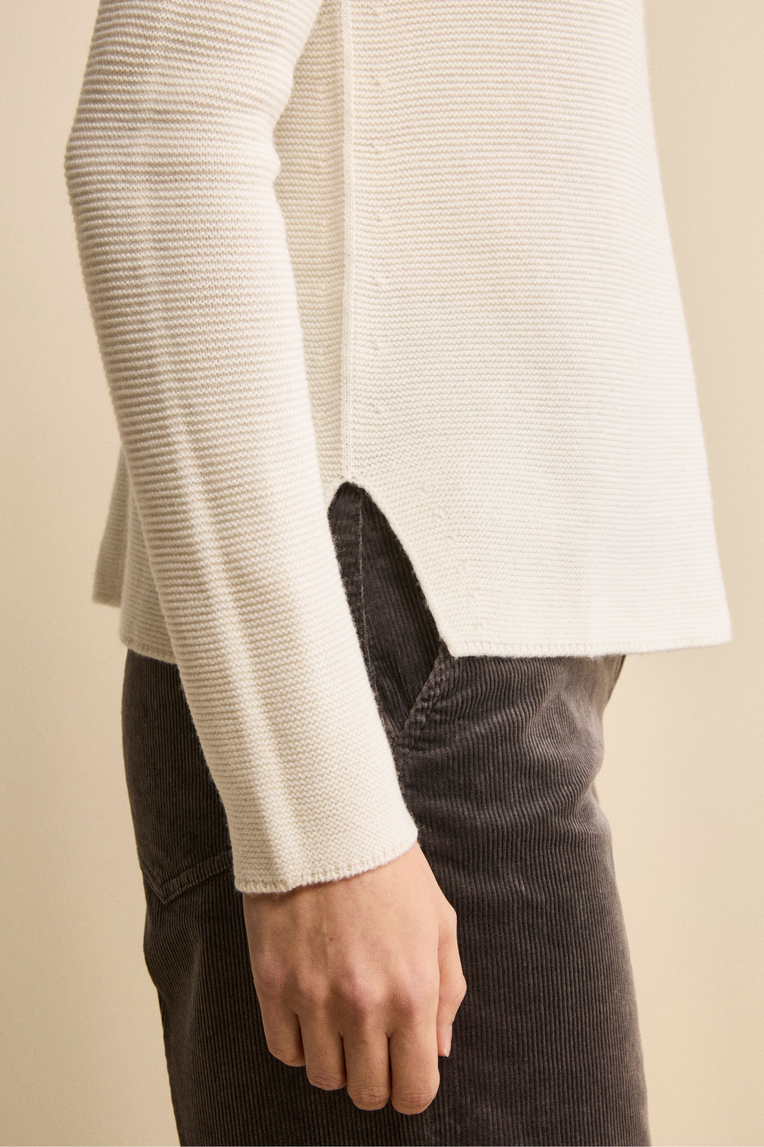 Maglia con Spacchi in Lana Merino - ECRU