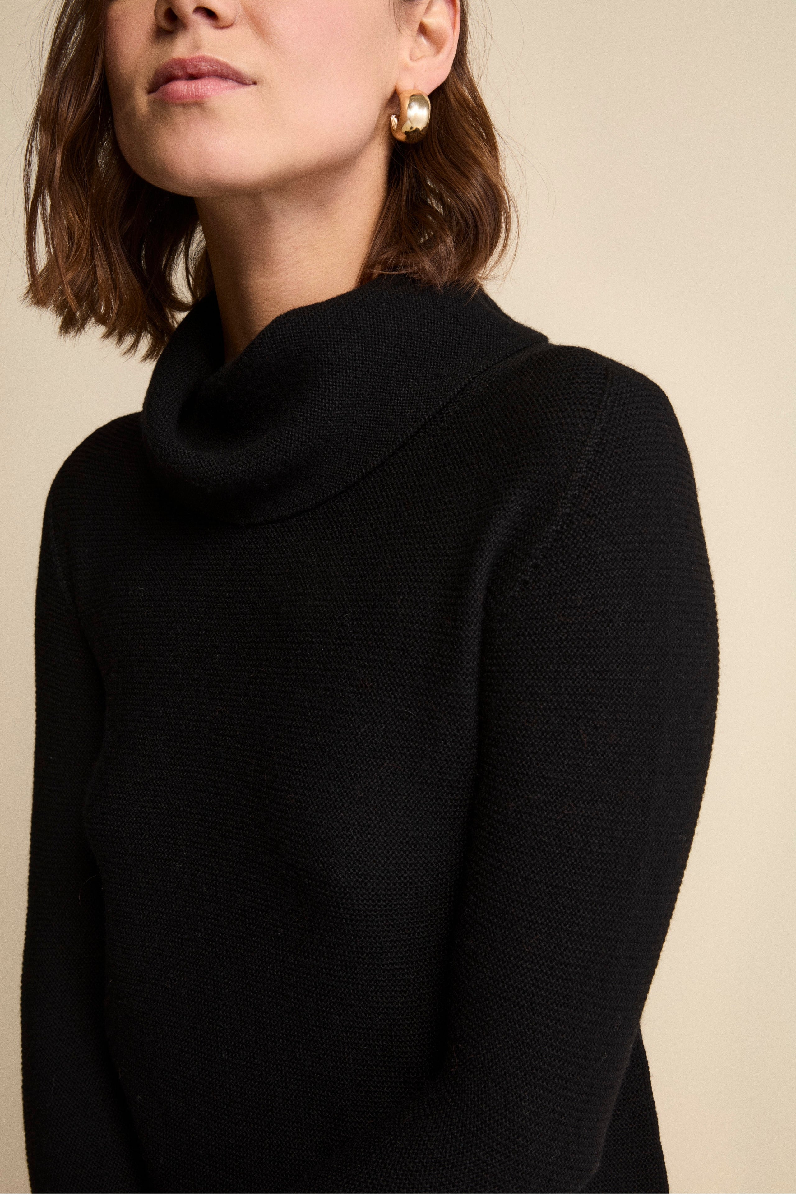 Maglia con Spacchi in Lana Merino - NERO