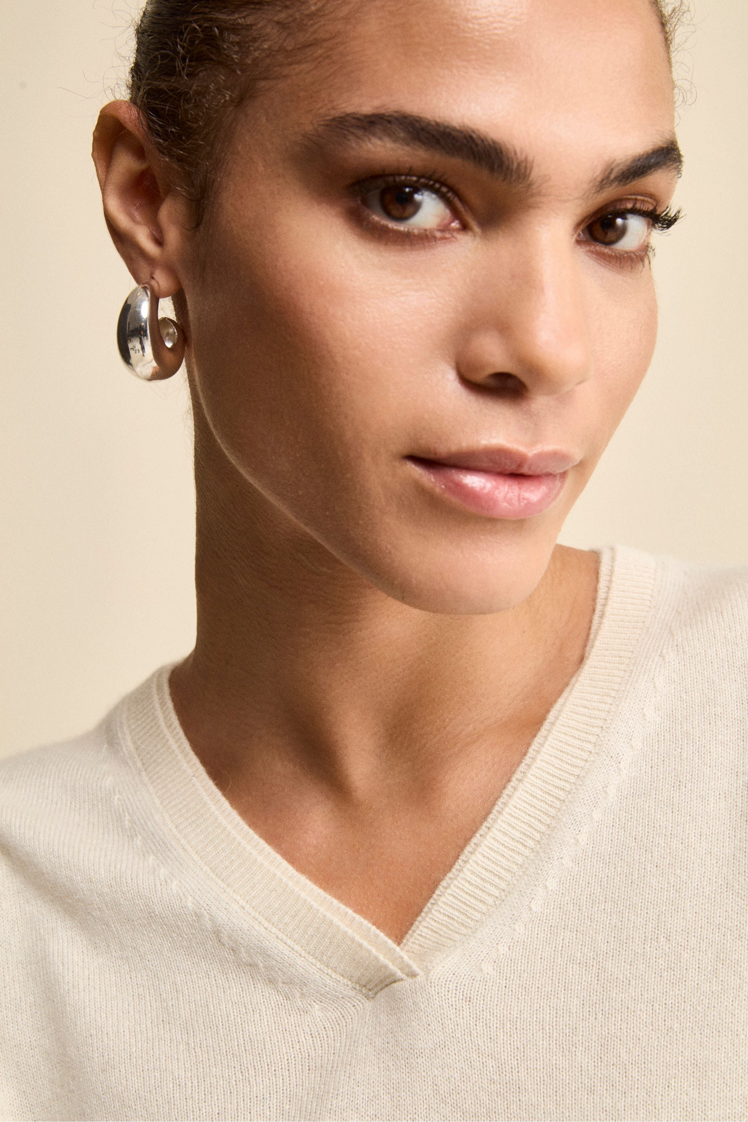 Pullover scollo a V in seta e cashmere - LATTE