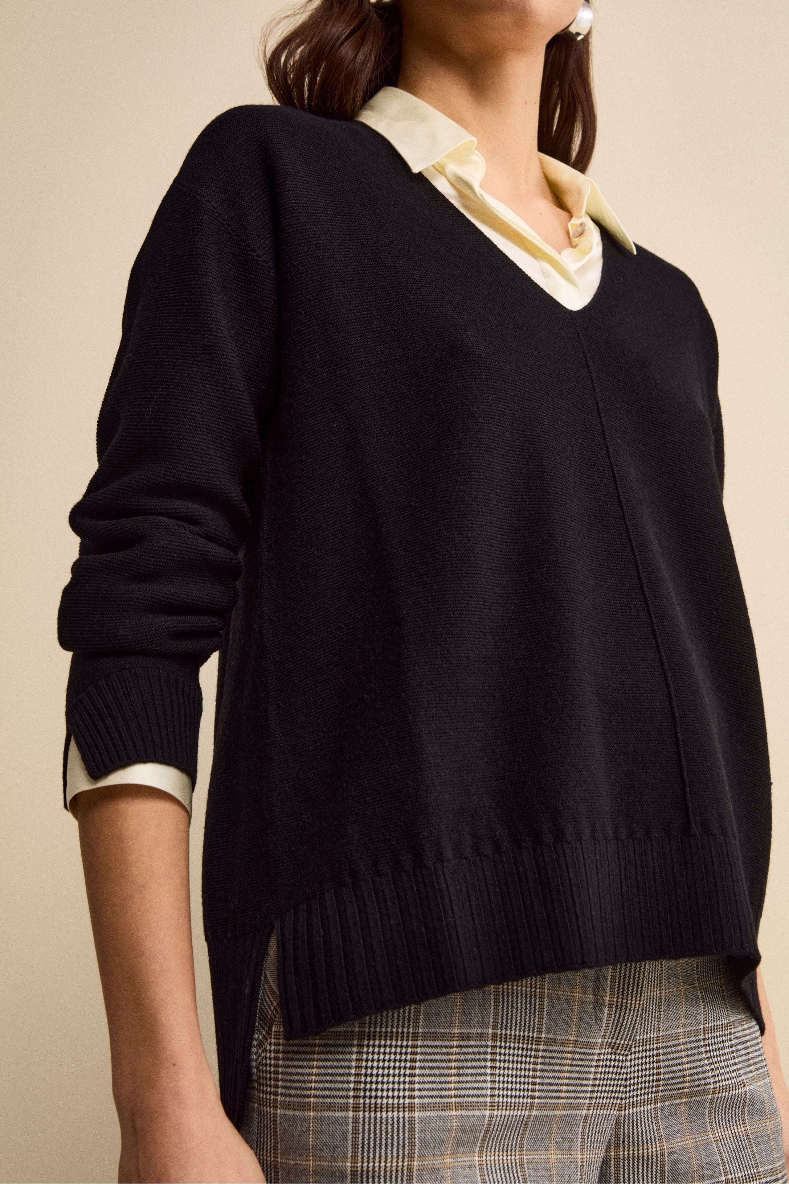 Maglia Over Scollo a V in Lana Merino - NERO