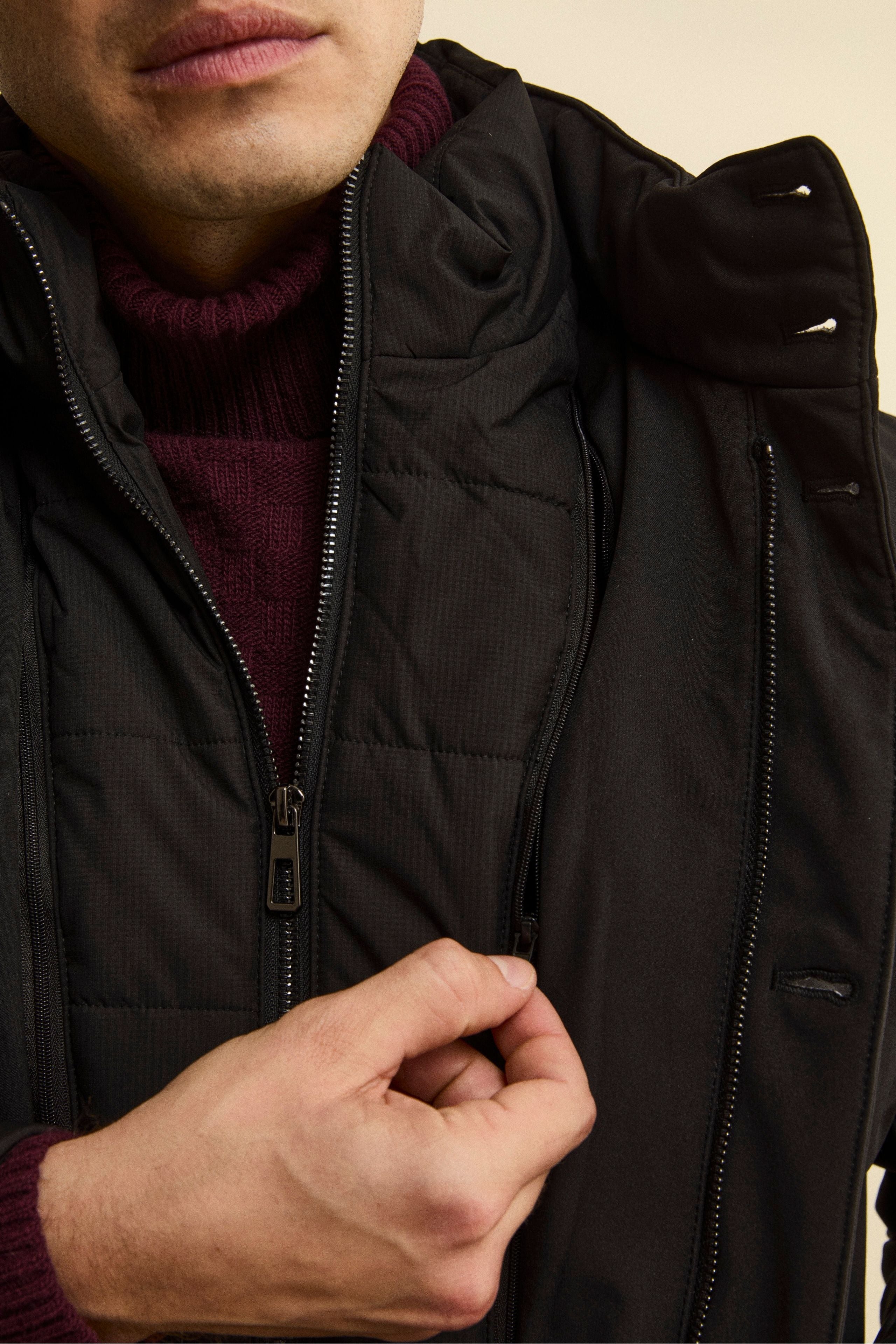 Giaccone Invernale con Pettorina e Cappuccio Estraibile - NERO