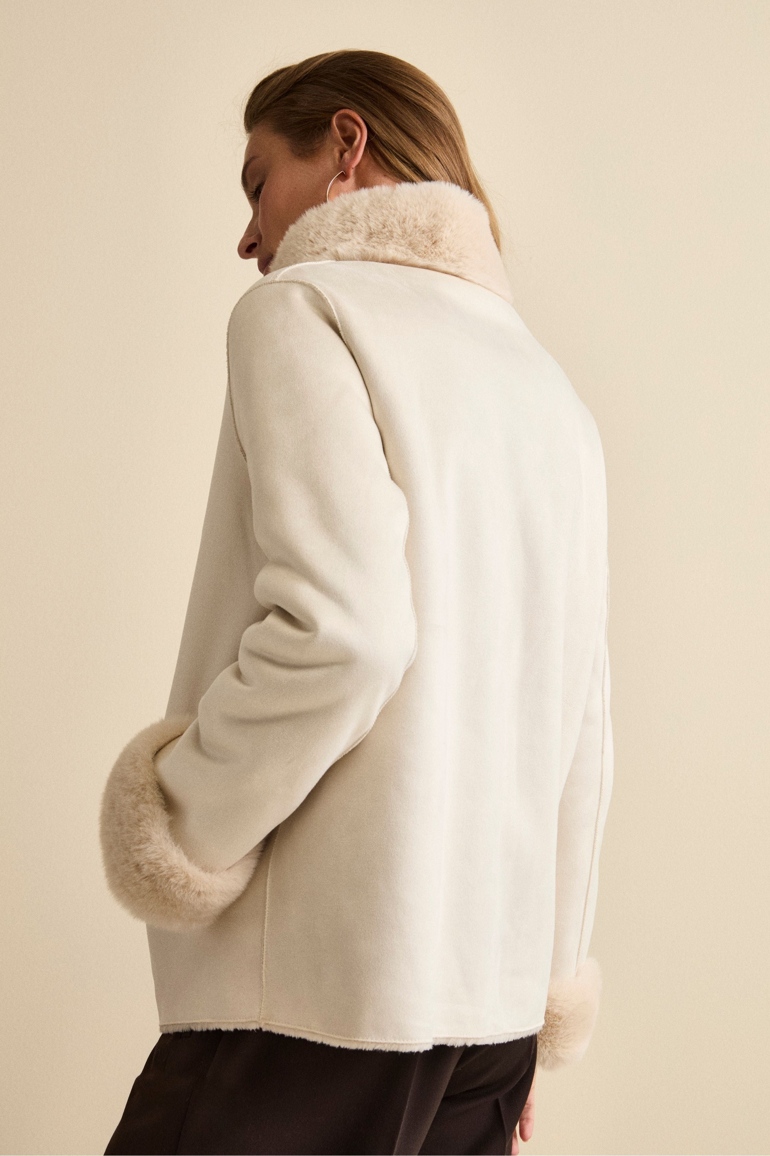 Cappotto Corto in Eco-Montone - MANDORLA