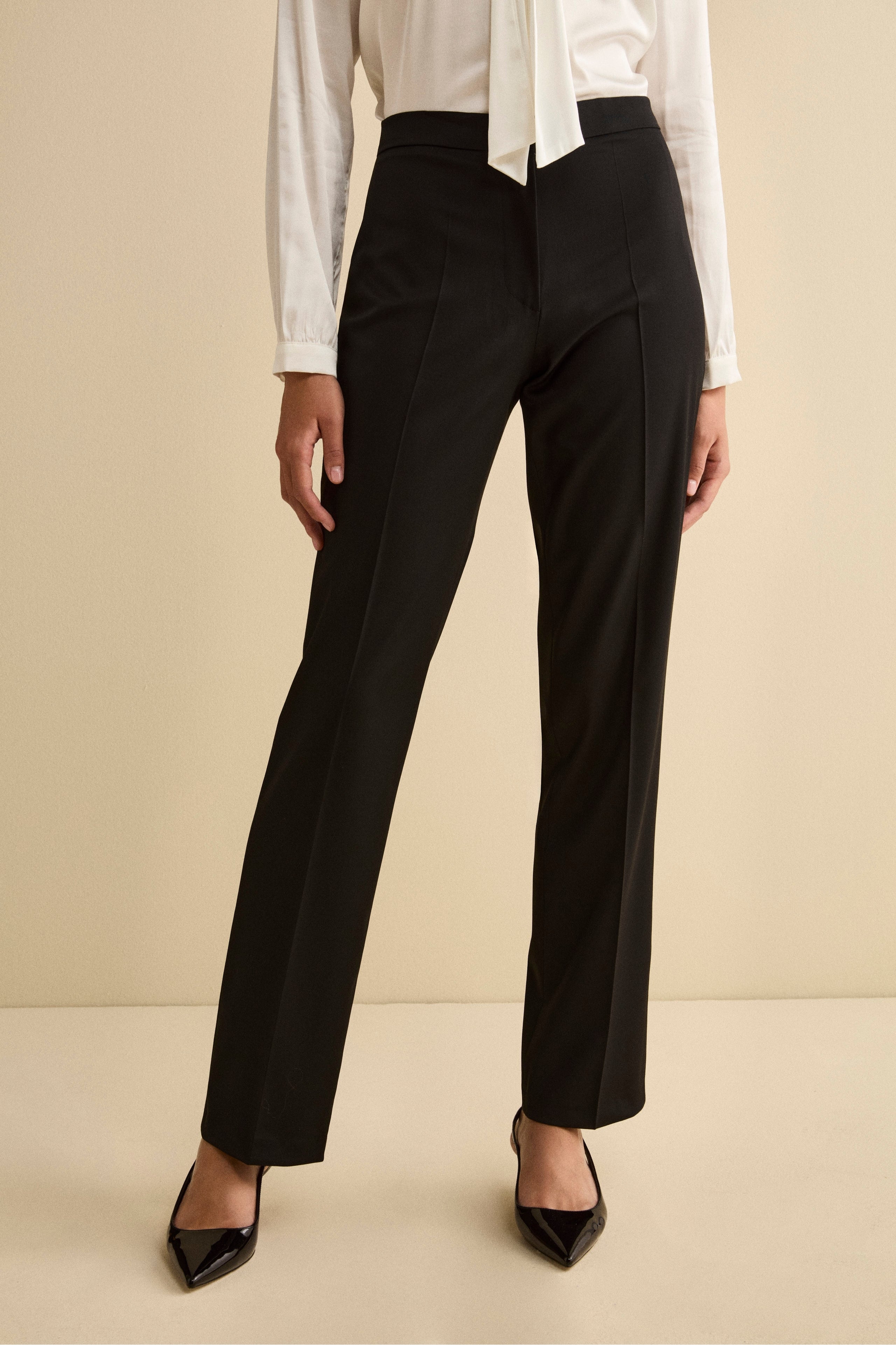 Tailleur Monopetto con Revers Classico in Lana Vergine - NERO