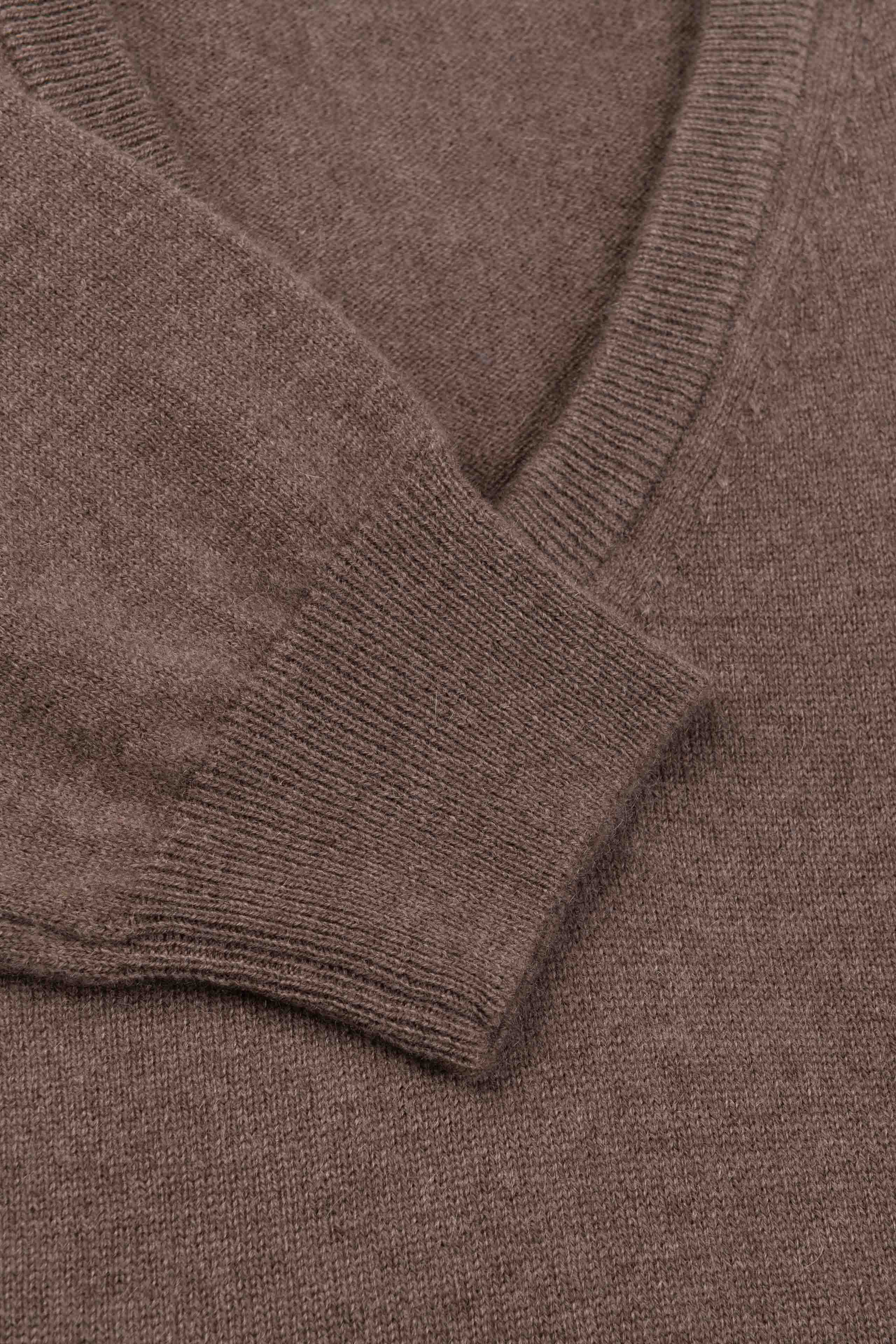 Maglia scollo V in cashmere - CACAO