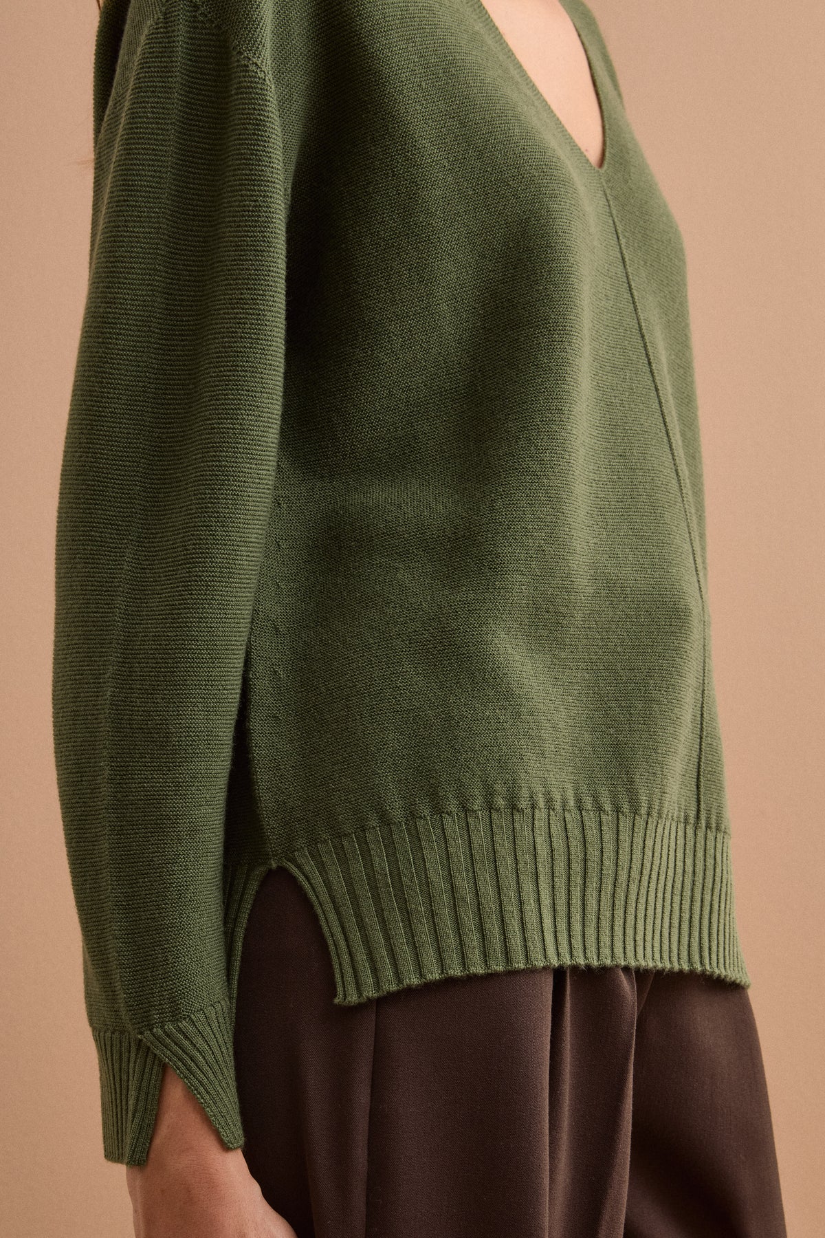 Maglia Over Scollo a V in Lana Merino - VERDE MILITARE