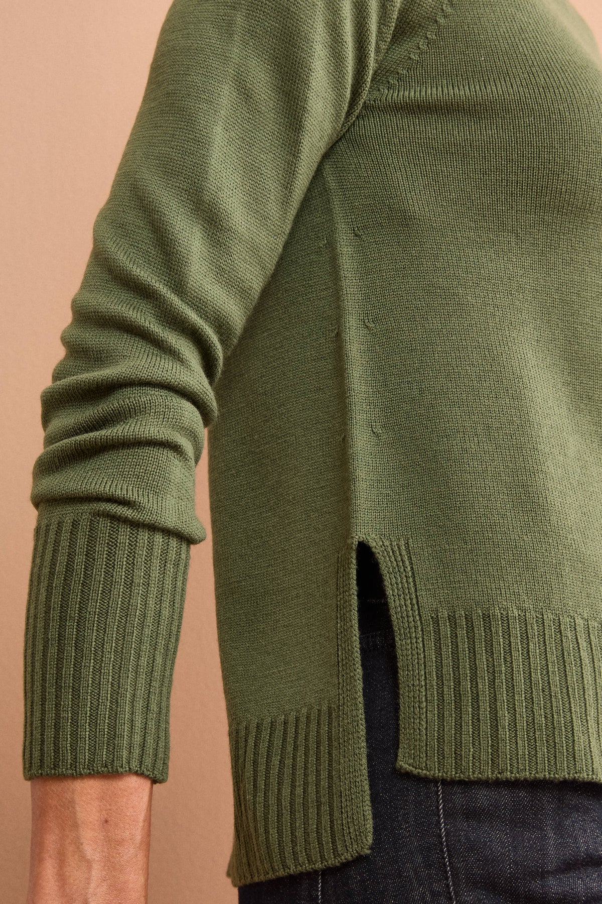 Girocollo con Fondo a Coste in Lana merino - VERDE MILITARE