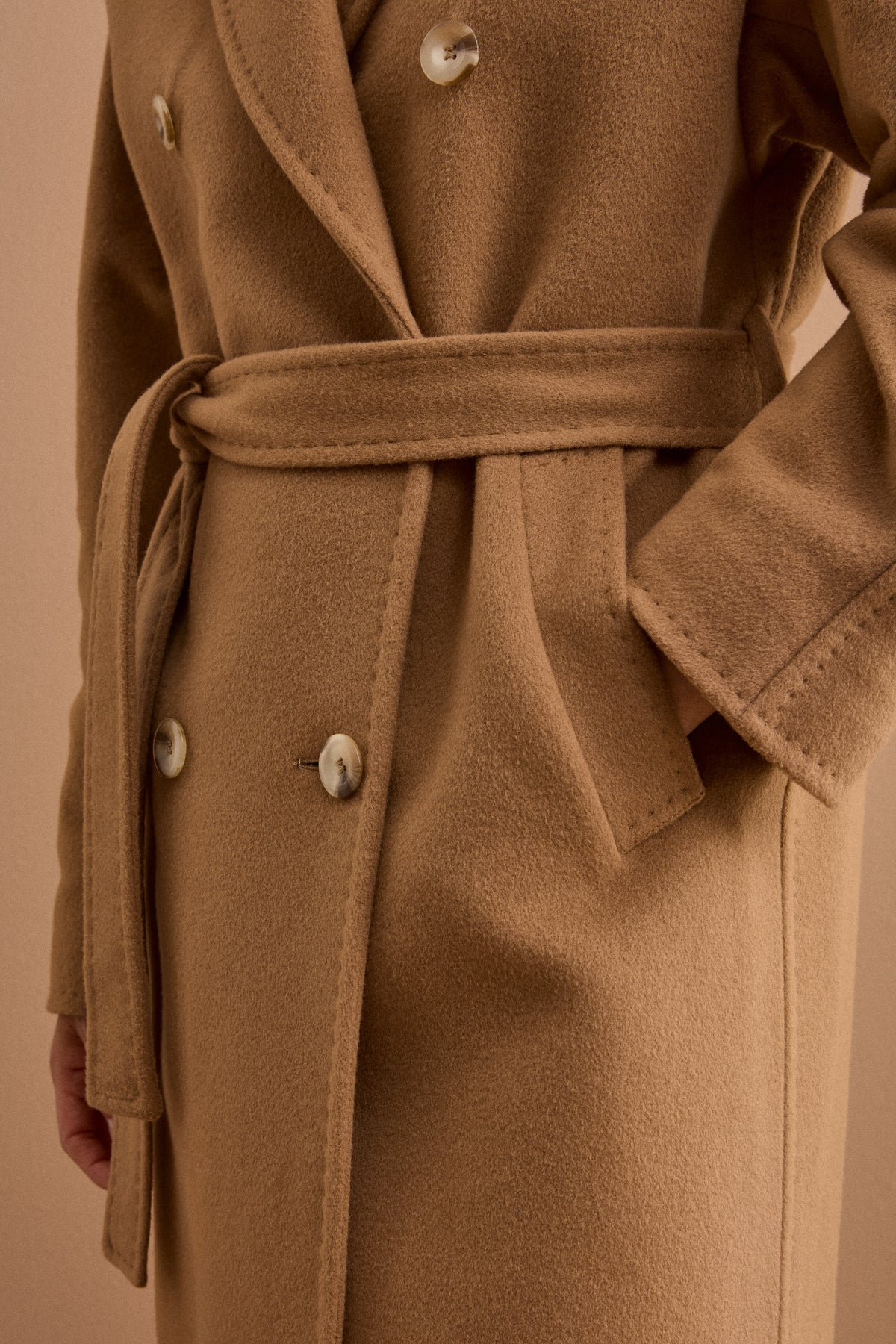Cappotto Doppiopetto con Revers Classico in Lana e Cashmere - CAMMELLO