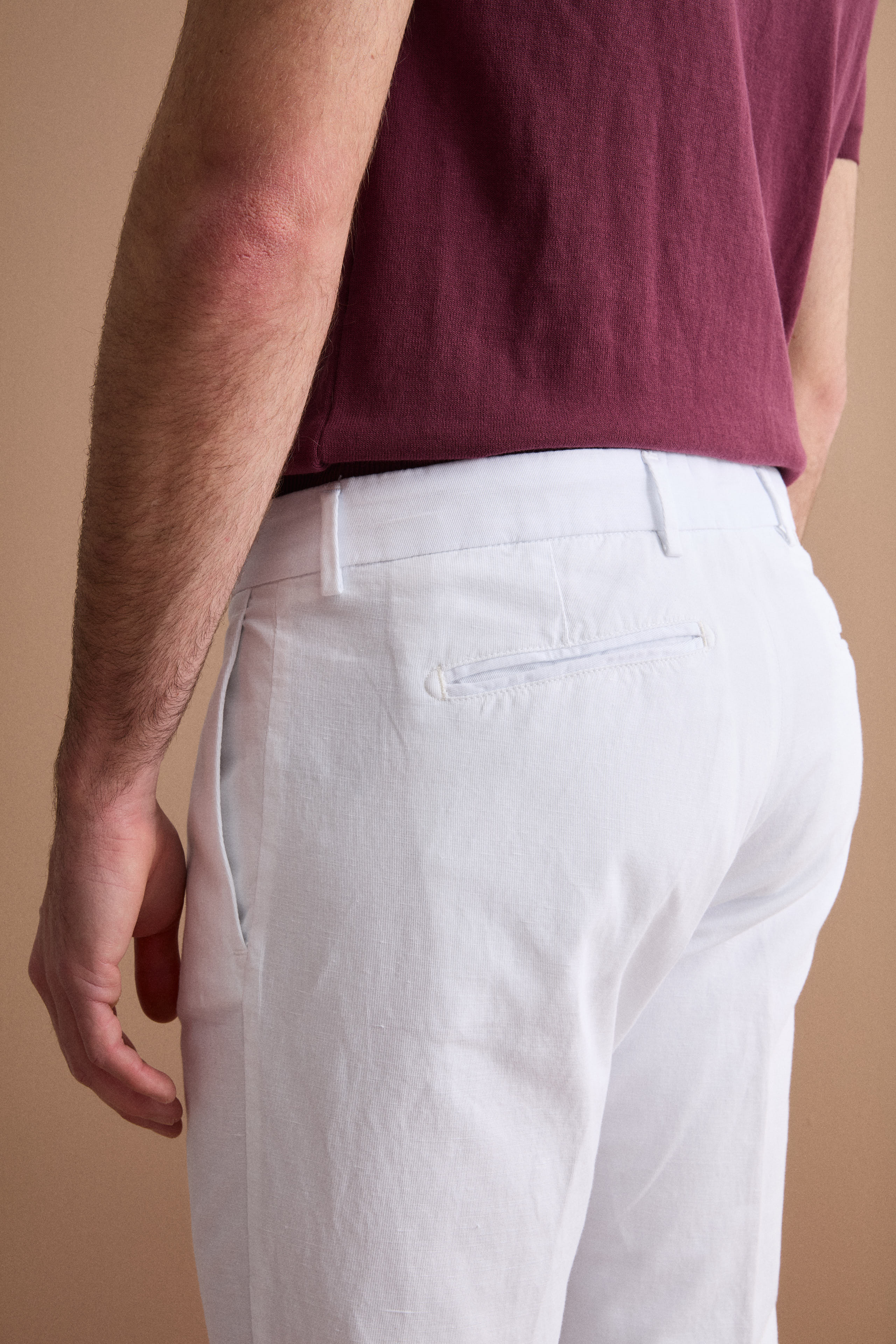 Pantalone Carrot in Misto Lino con Pinces e Risvolto - BIANCO