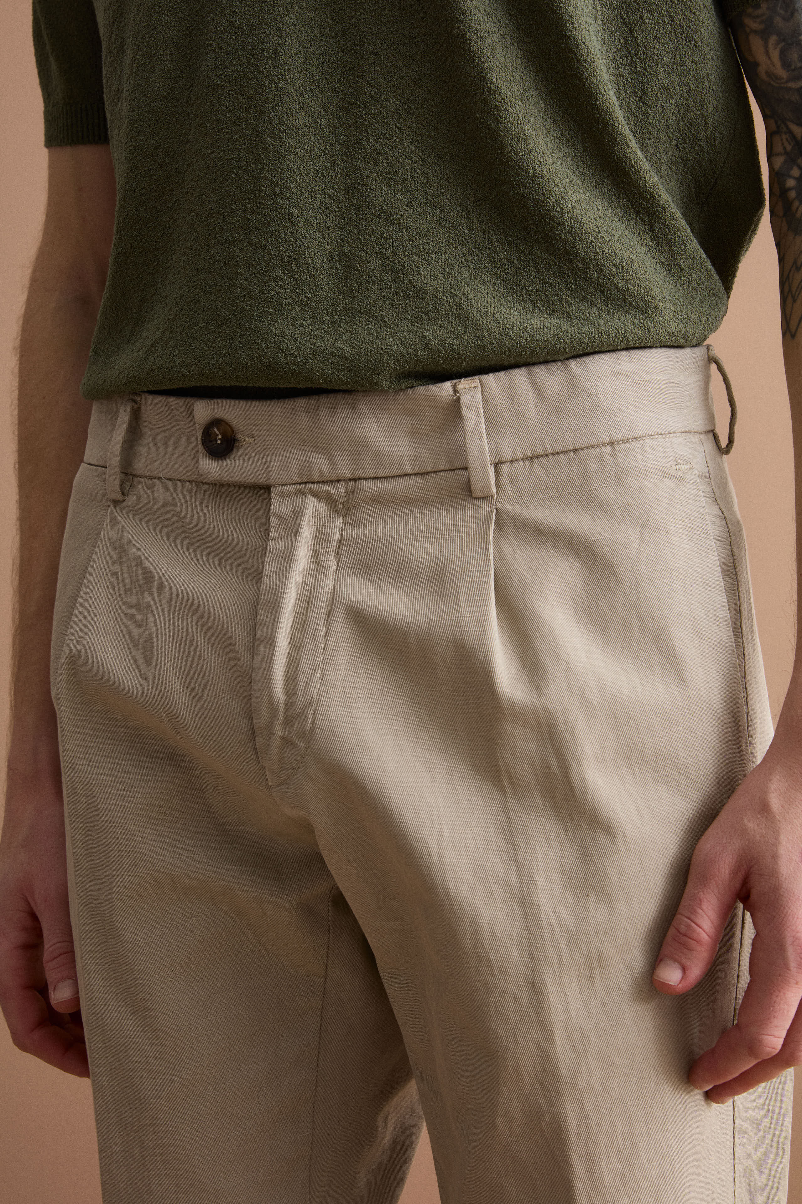 Pantalone Carrot in Misto Lino con Pinces e Risvolto - SABBIA