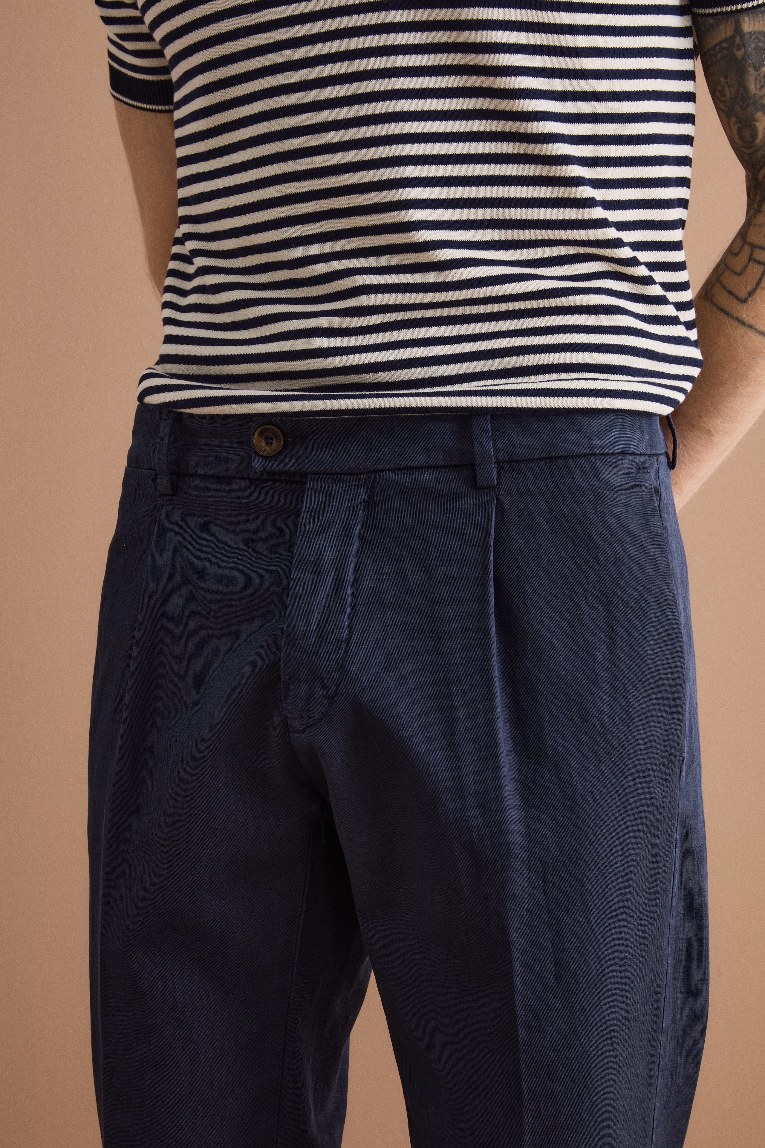 Pantalone Carrot in Misto Lino con Pinces e Risvolto - BLU