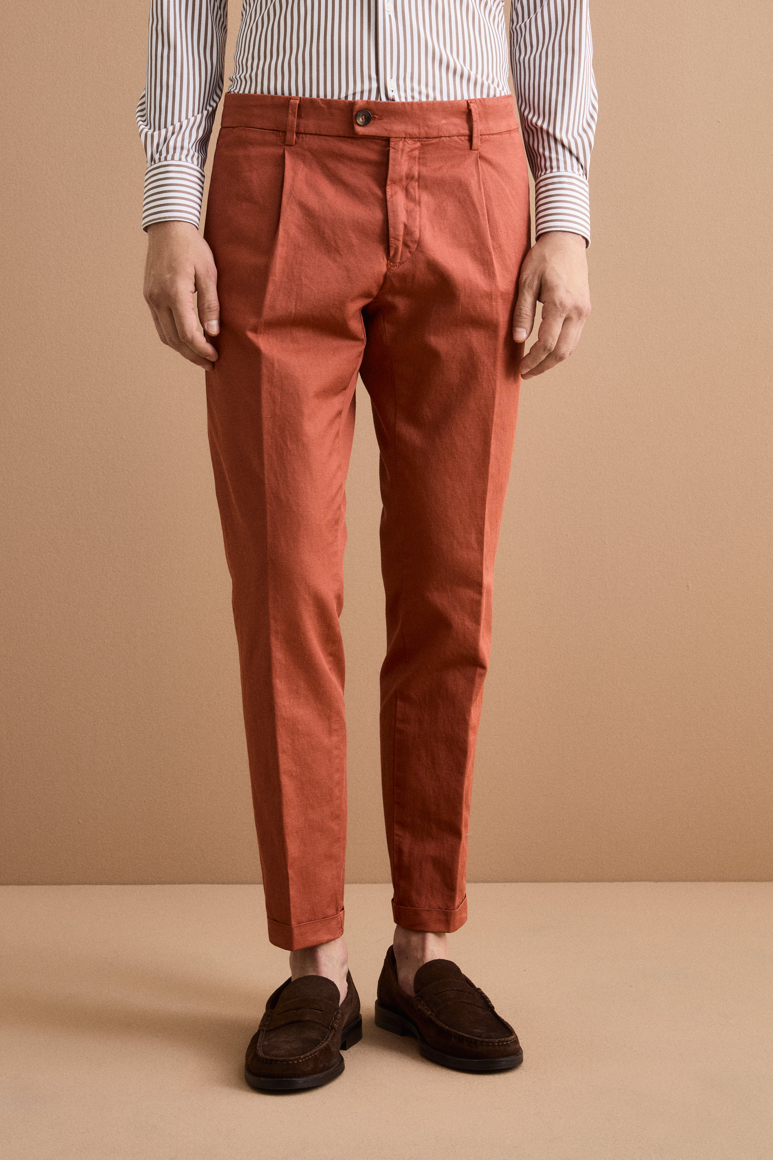 Pantalone Carrot in Misto Lino con Pinces e Risvolto - BRUCIATO