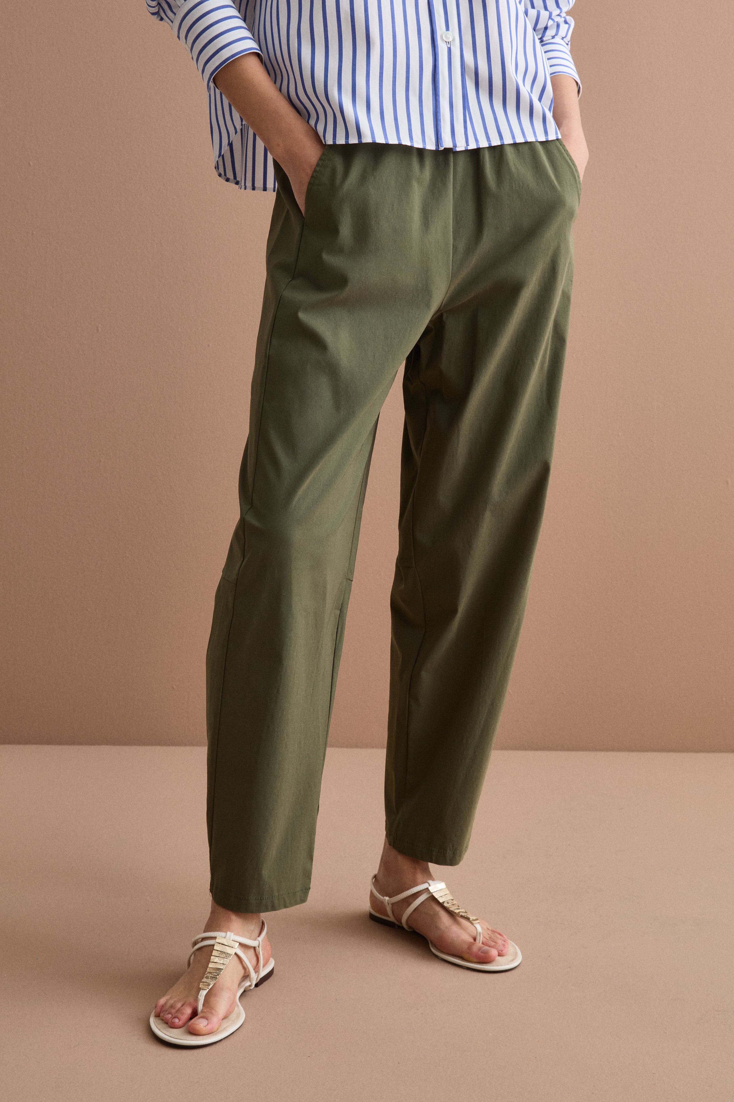 Pantalone Carrot con Vita Elasticizzata - VERDE MILITARE