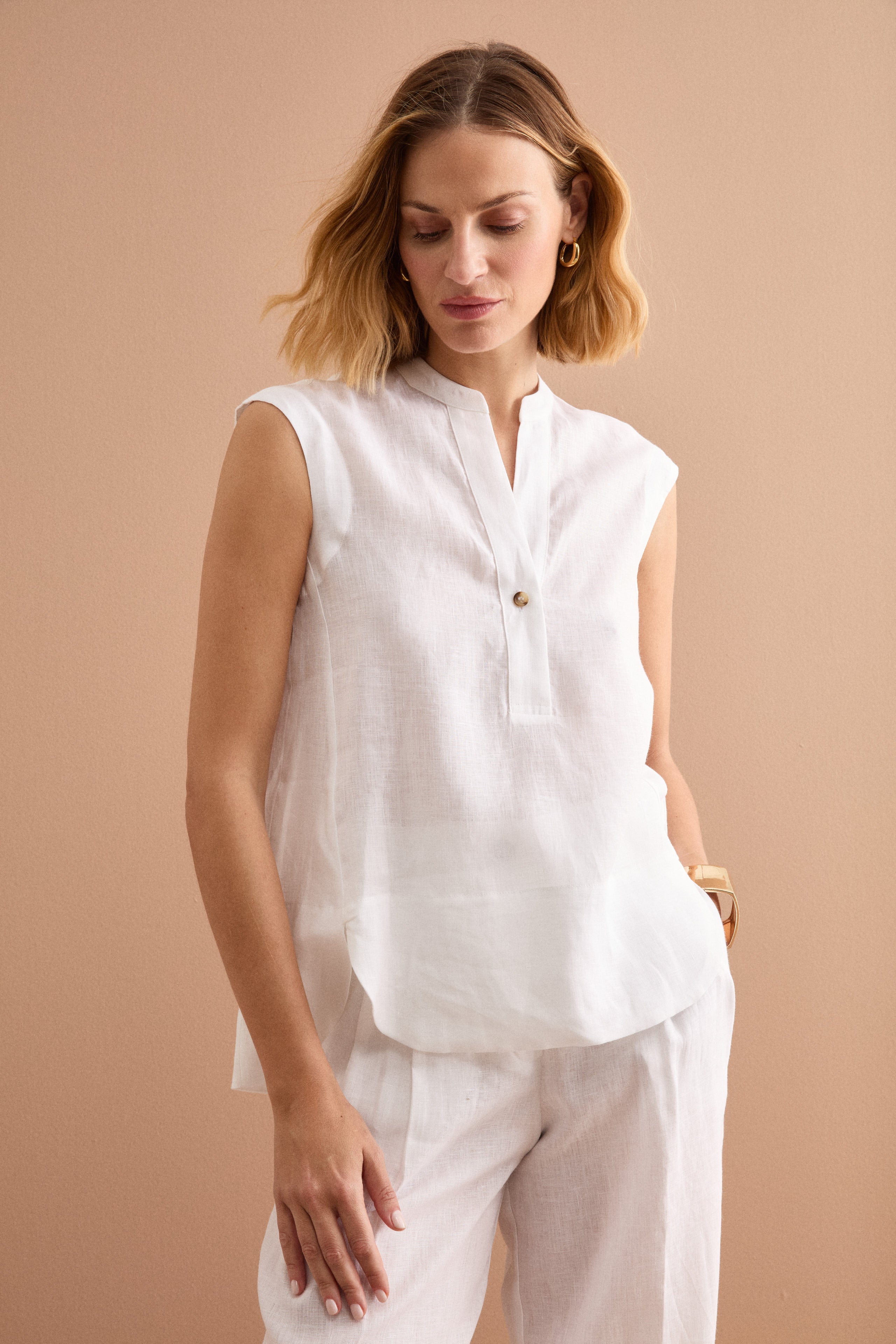 Top Smanicato in Lino con Scollo a V - BIANCO