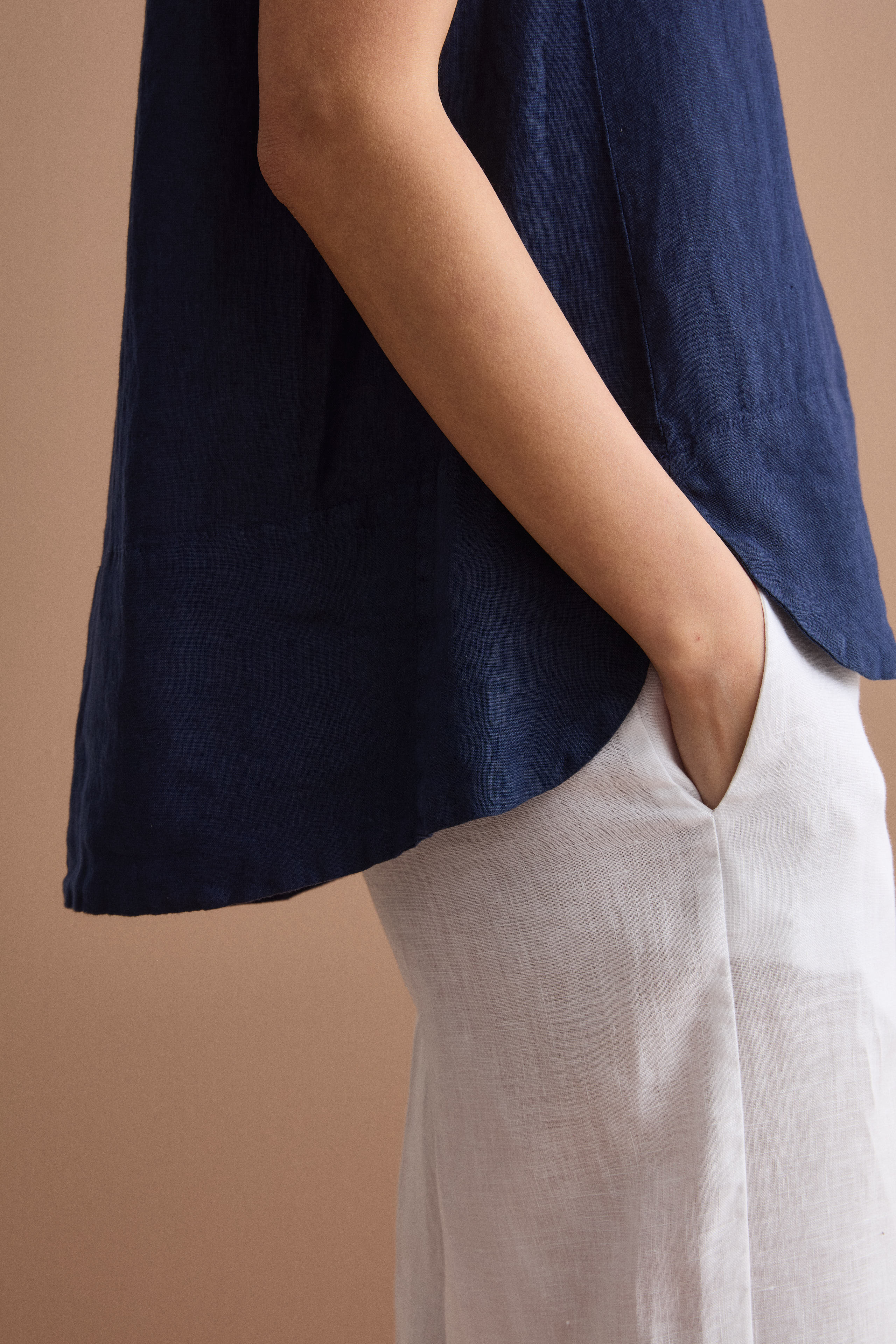 Top Smanicato in Lino con Scollo a V - NAVY
