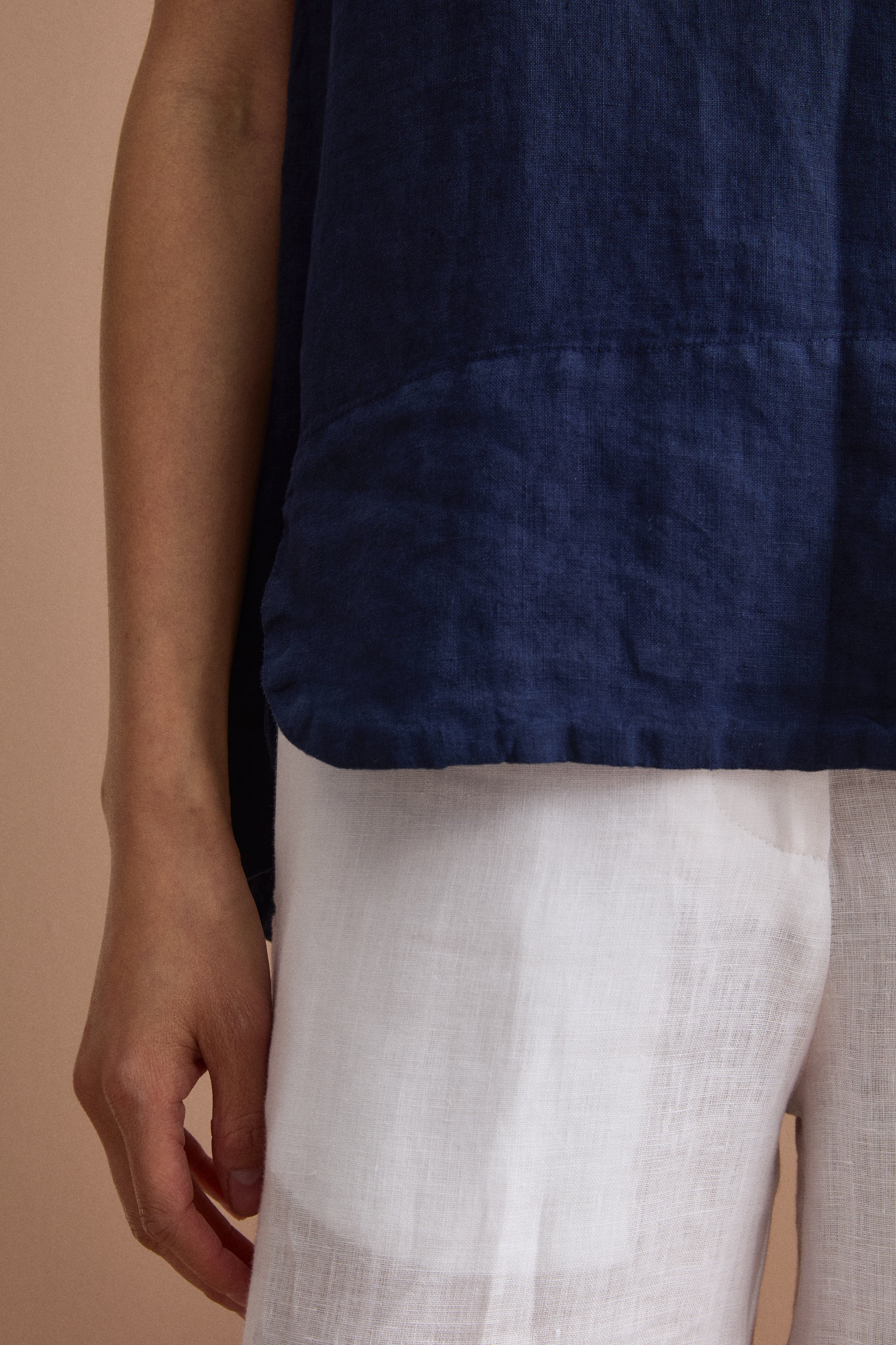 Top Smanicato in Lino con Scollo a V - NAVY