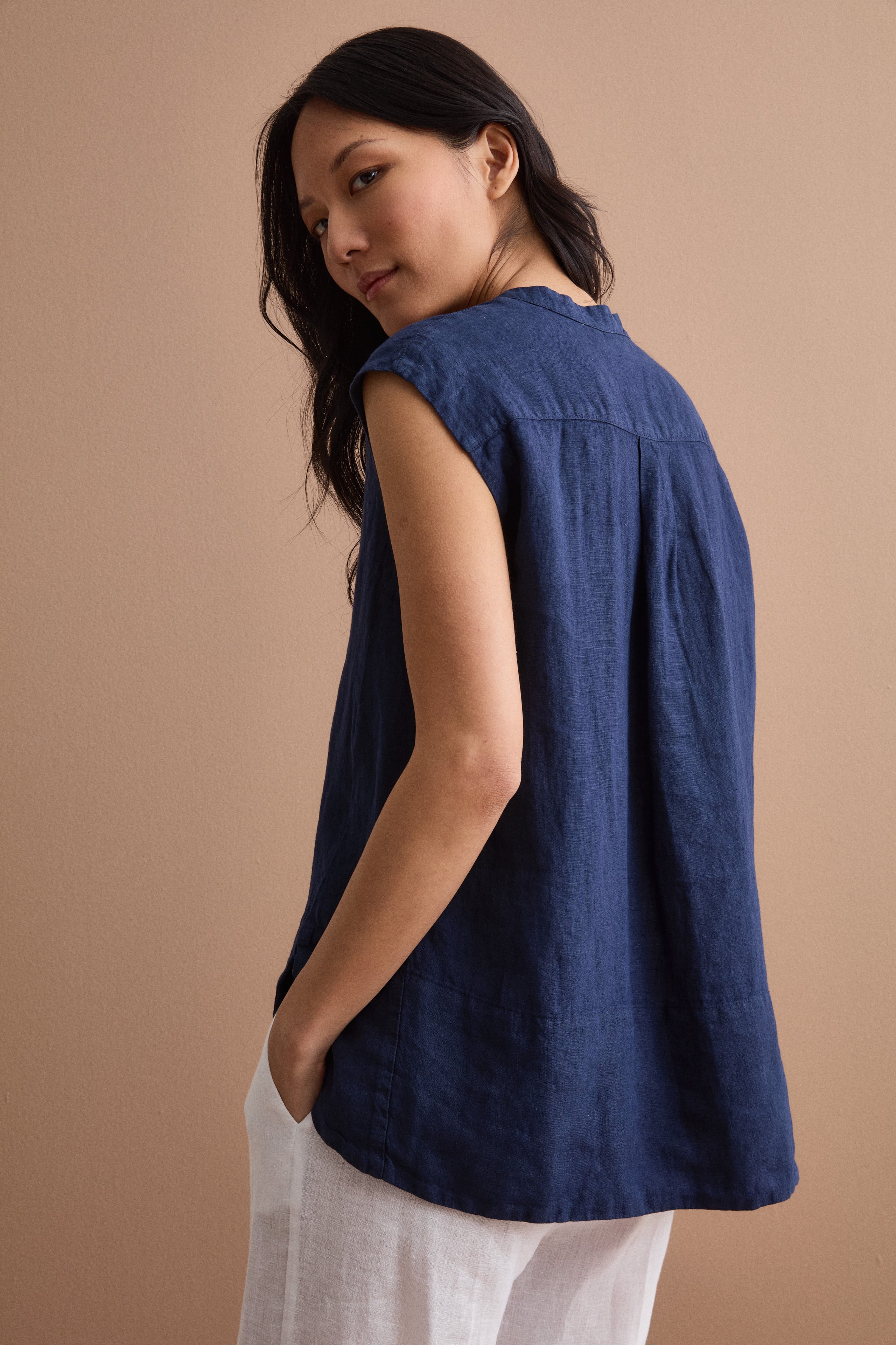 Top Smanicato in Lino con Scollo a V - NAVY