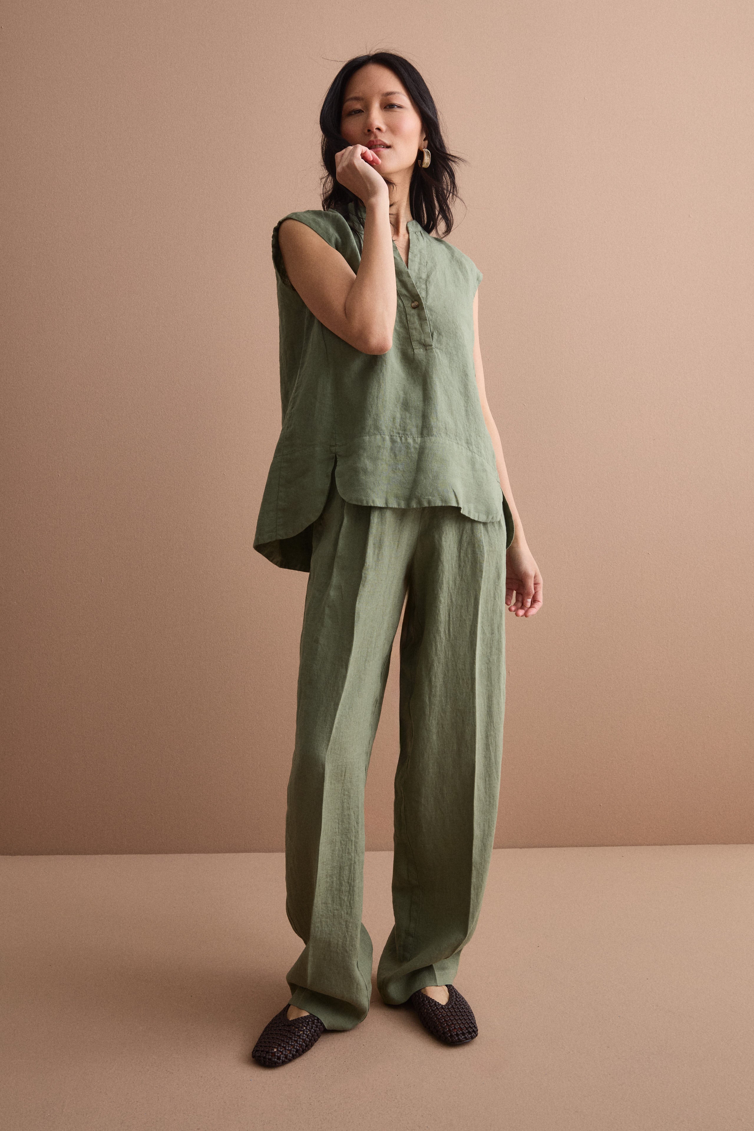 Top Smanicato in Lino con Scollo a V - VERDE MILITARE
