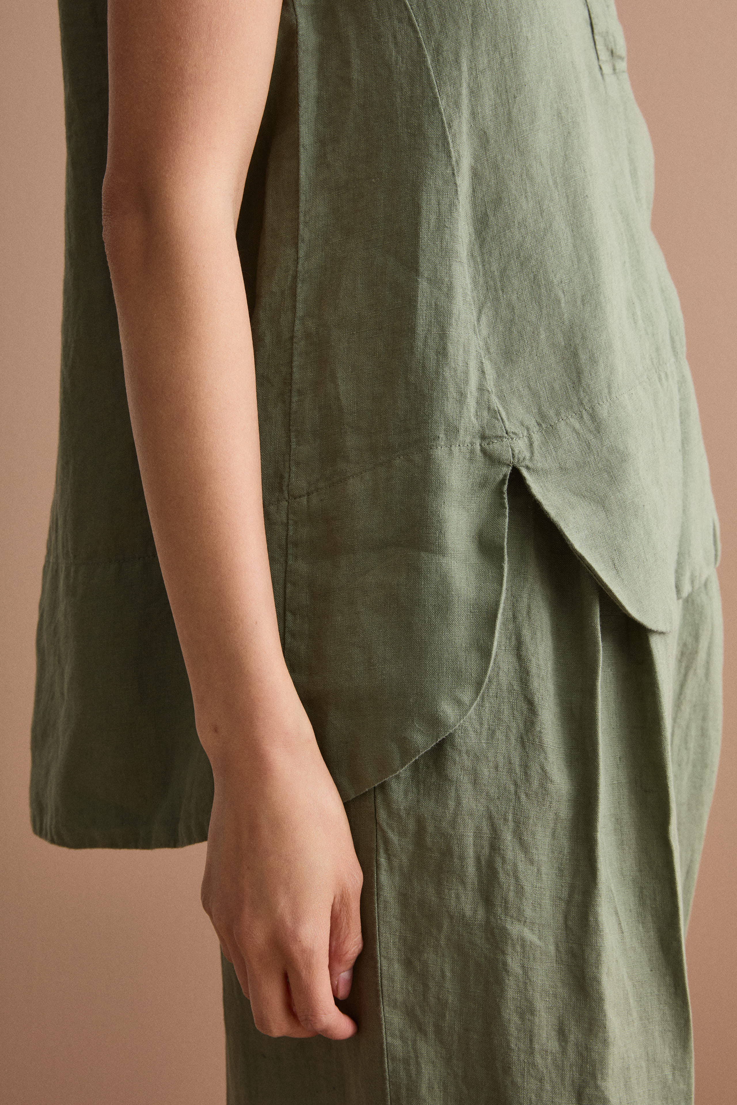 Top Smanicato in Lino con Scollo a V - VERDE MILITARE