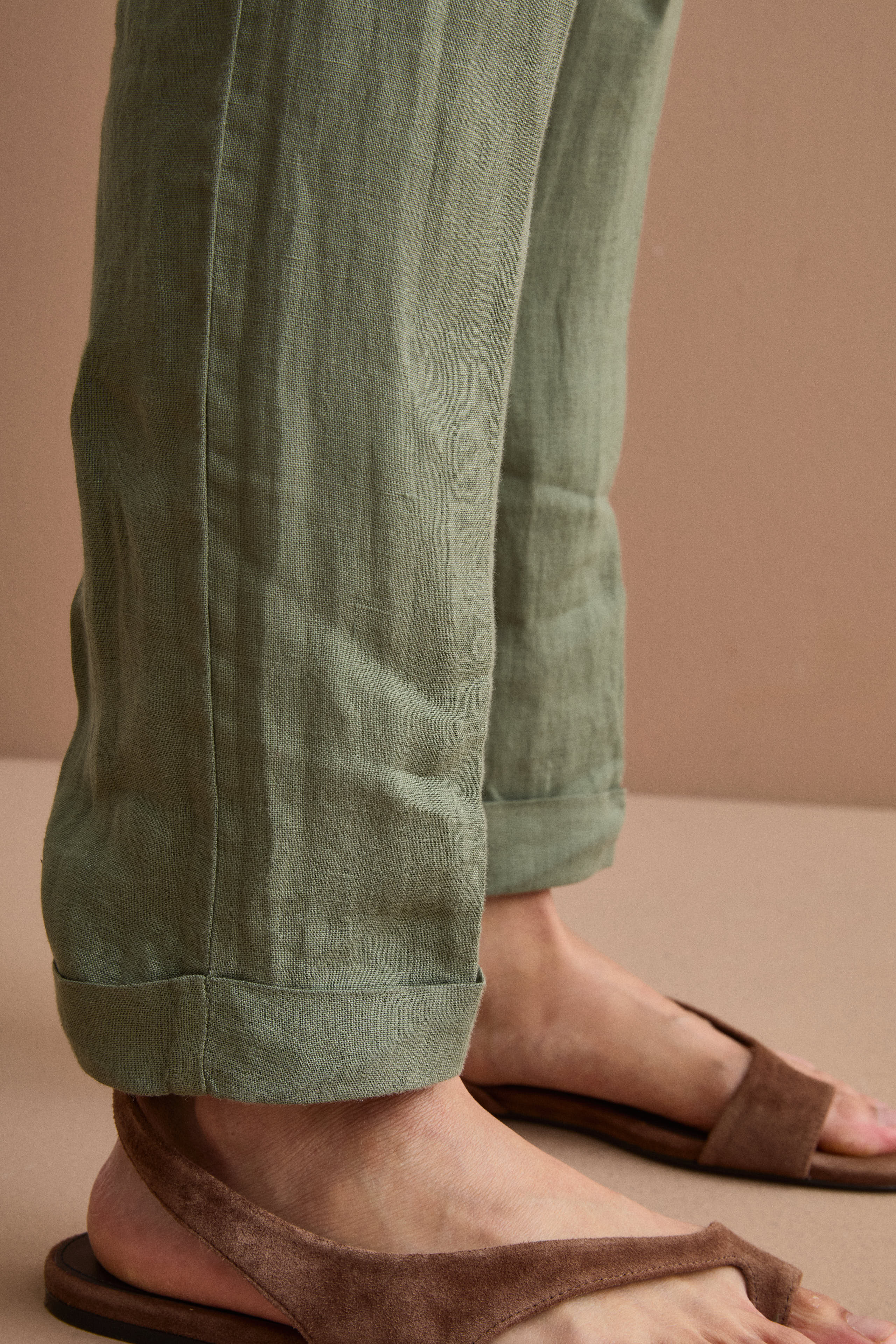 Pantalone a Sigaretta in Lino con Risvolto - VERDE MILITARE