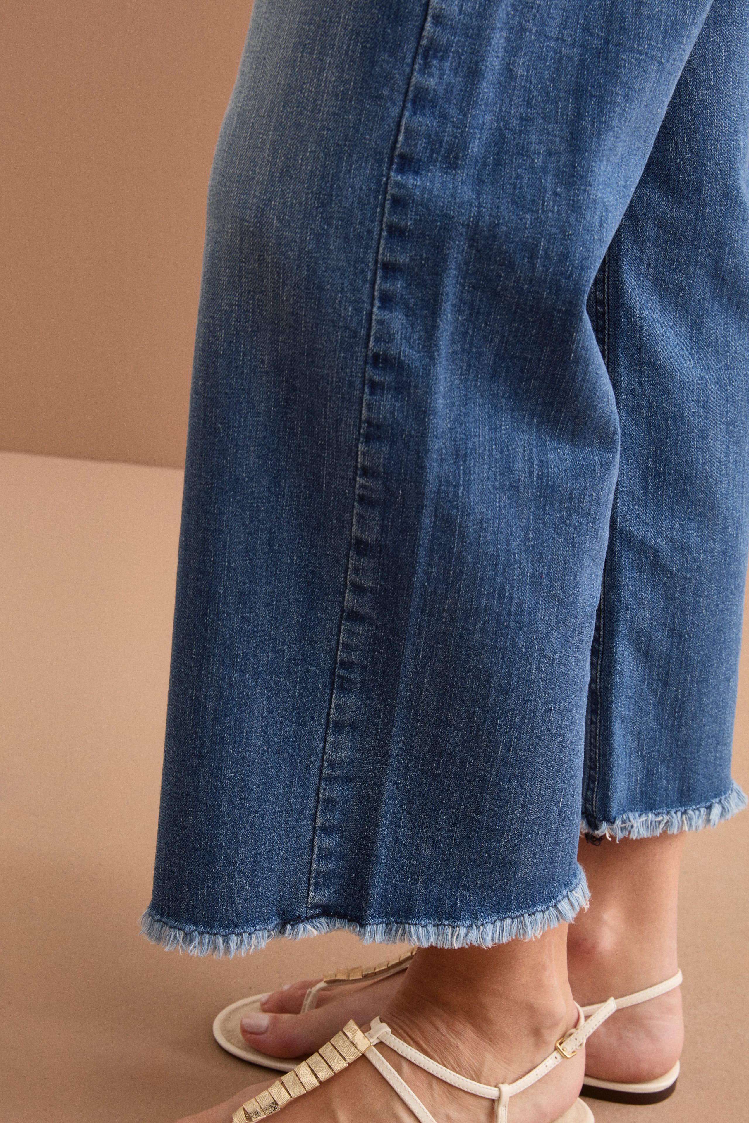 Jeans Straight Fit Sfrangiato in Cotone - DENIM