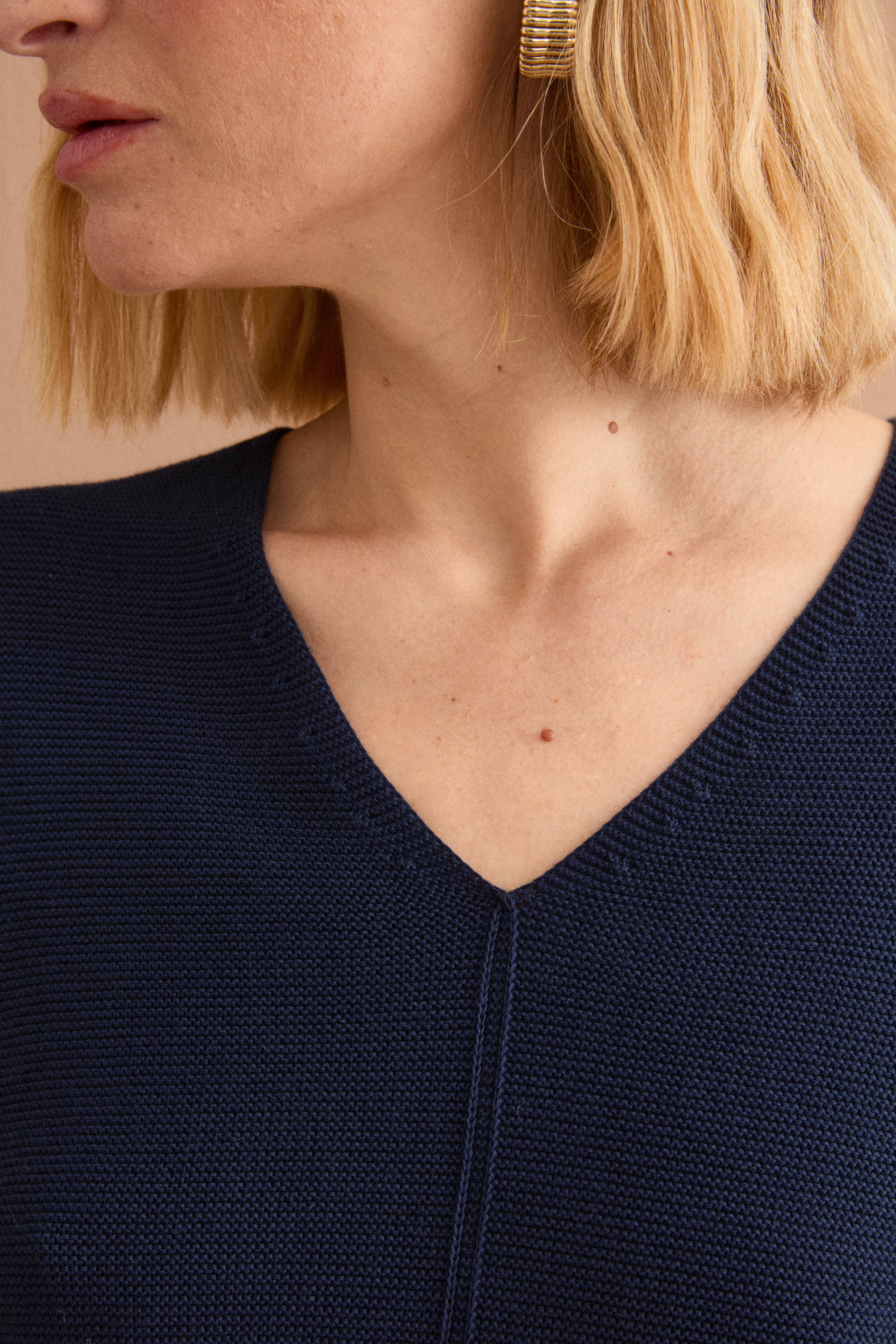 Maglia Scollo a V con Dettagli a Costine - NAVY