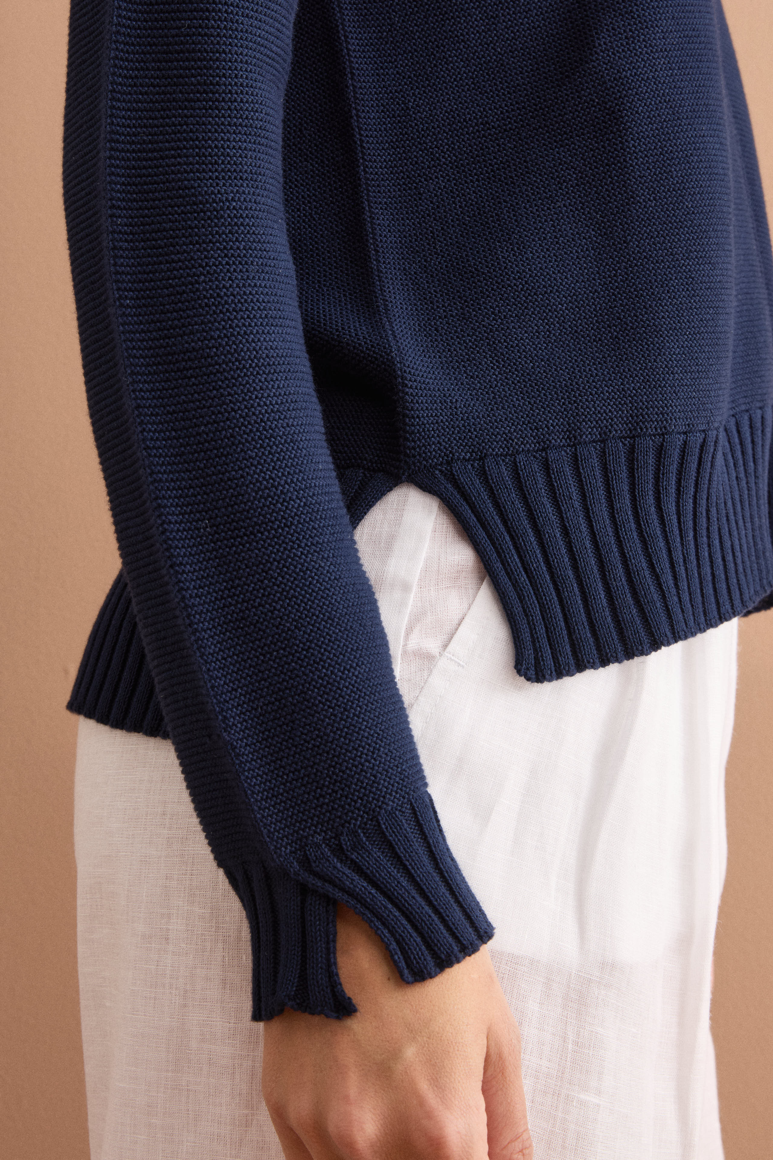 Maglia Scollo a V con Dettagli a Costine - NAVY