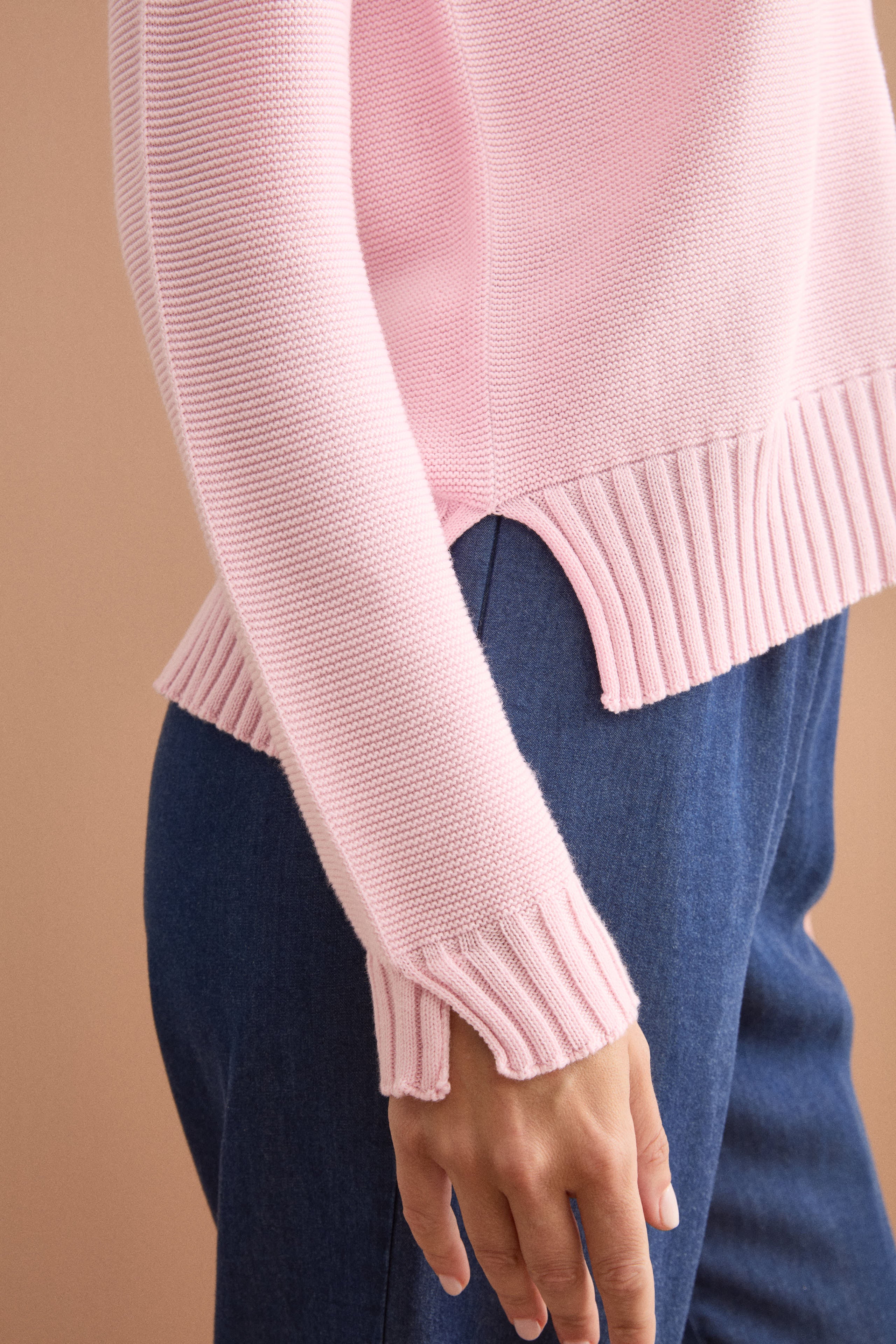 Maglia Scollo a V con Dettagli a Costine - ROSA