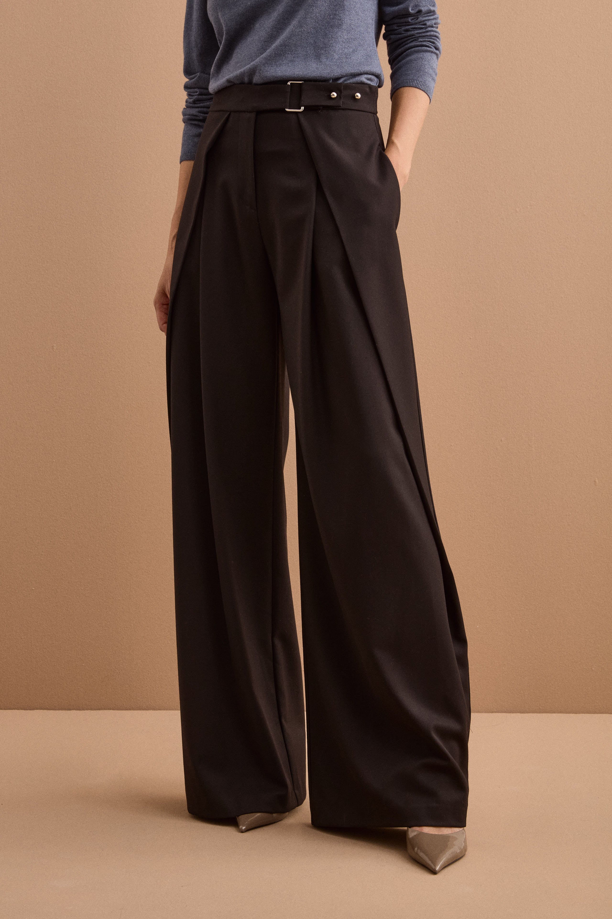 Pantalone Elegante a Gamba Larga con Pieghe - NERO