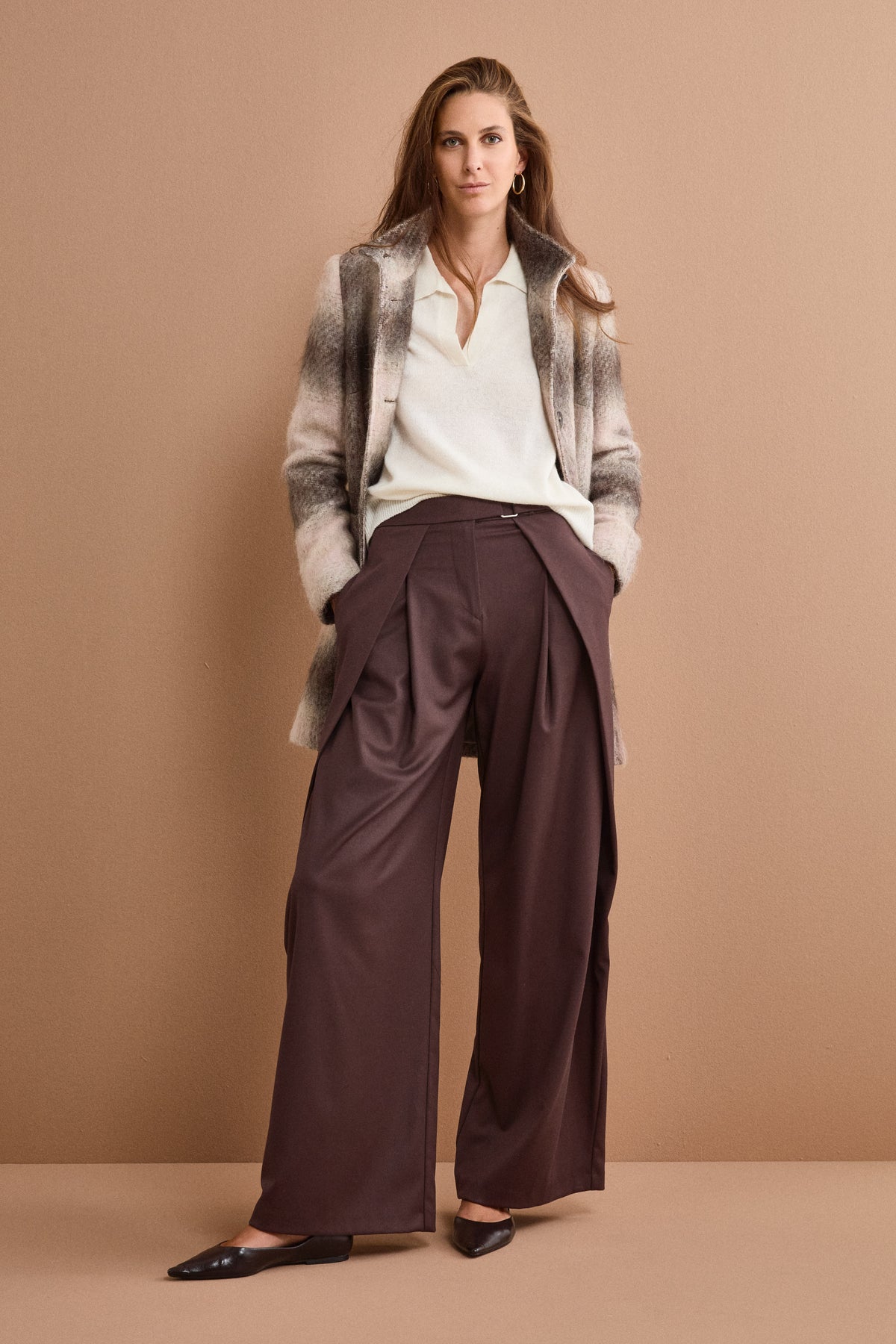 Pantalone Elegante a Gamba Larga con Pieghe - T.MORO