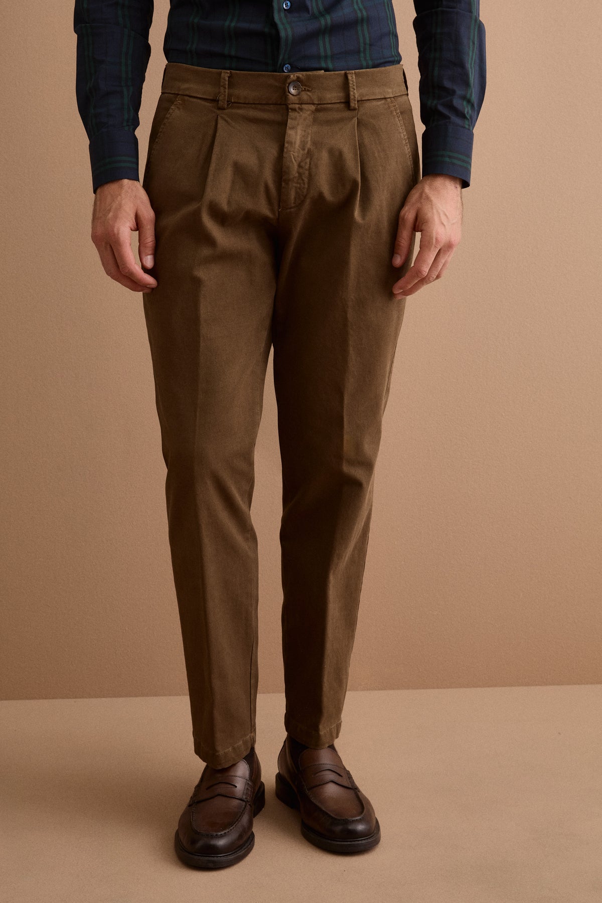 Pantalone Slim Fit con Pinces in Cotone - MARRONE