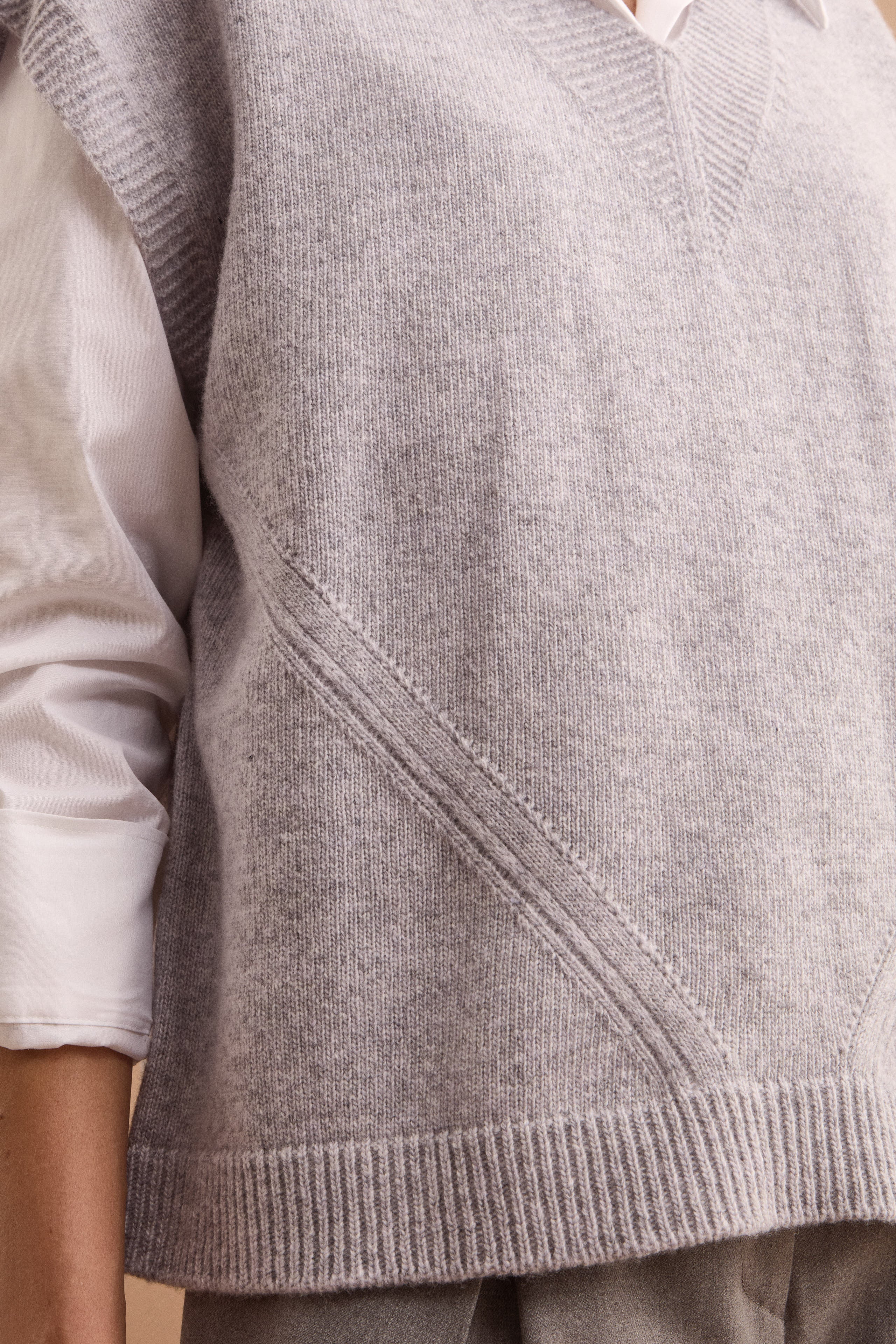 Gilet Over Scollo a V in Lana Super Soft - GRIGIO