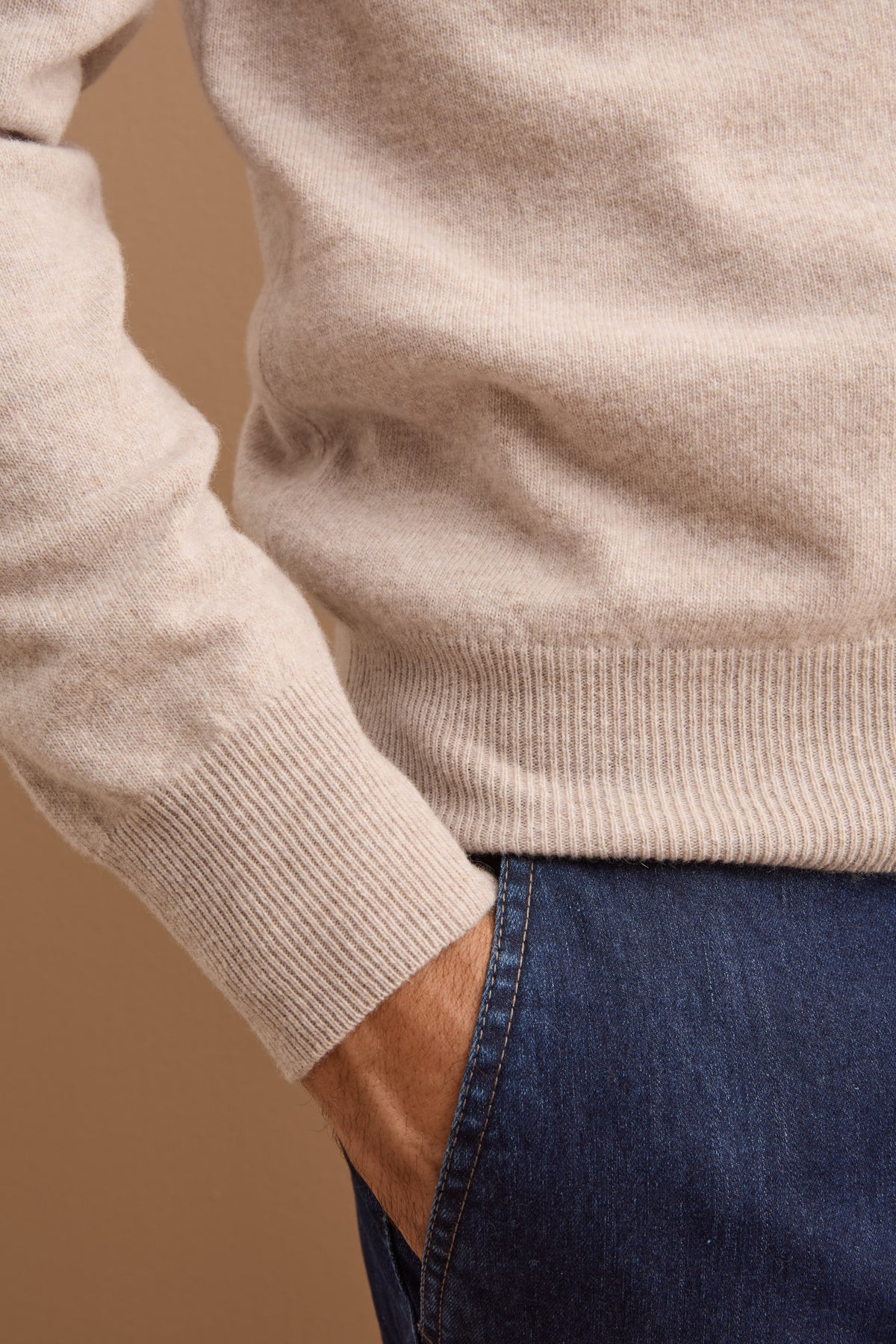 Pullover con Scollo a V in Lana e Cashmere - GESSO